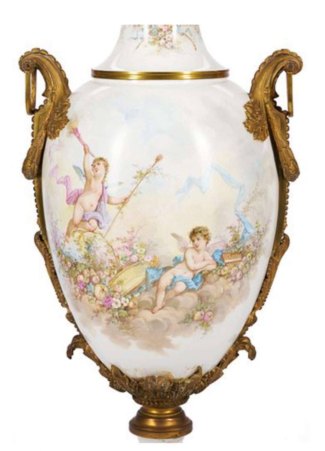 Urna Monumental Estilo Sevres Francés en venta