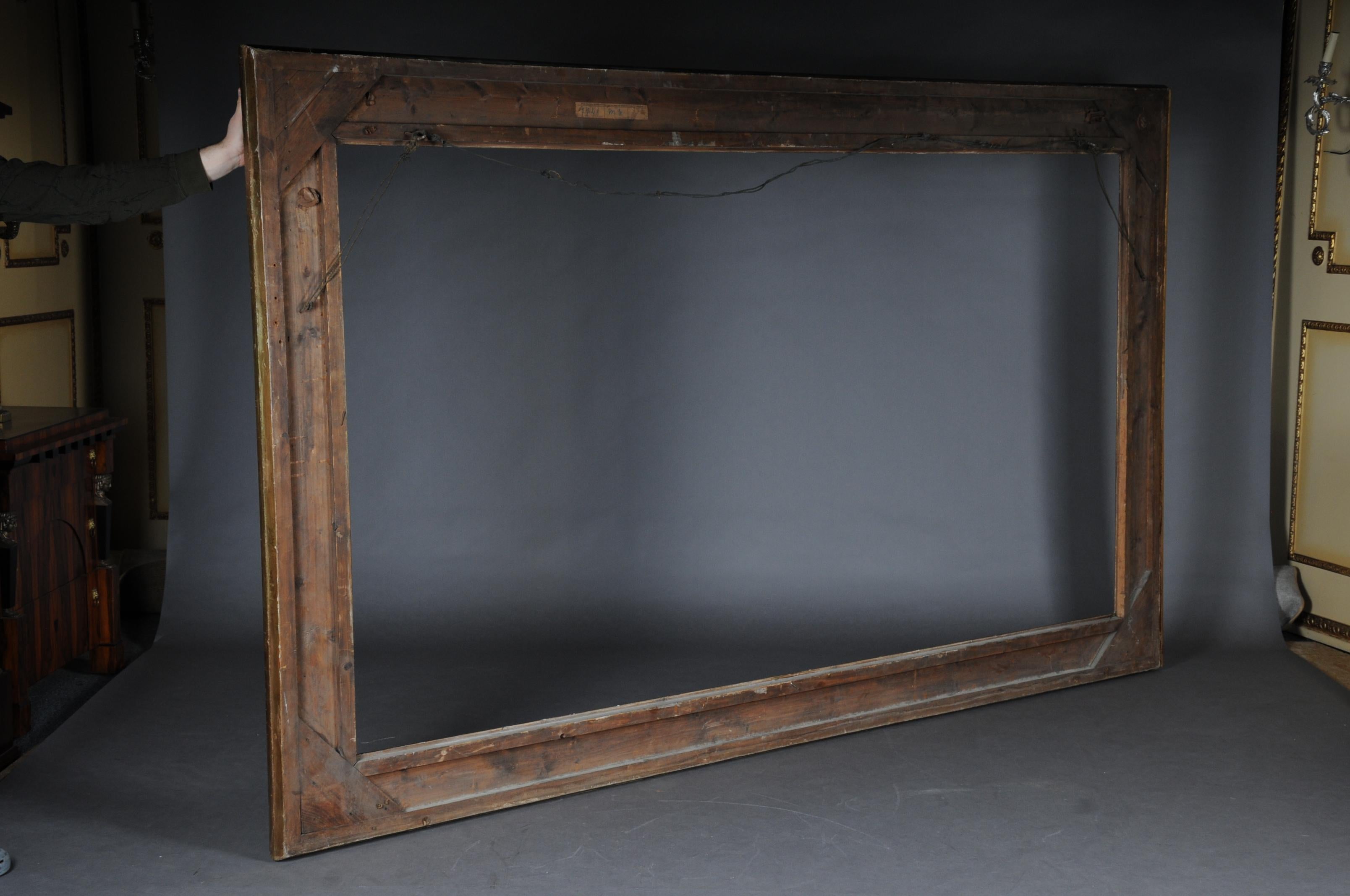 XIXe siècle Cadre de miroir/cadre photo monumental doré avec feuille, vers 1850 en vente