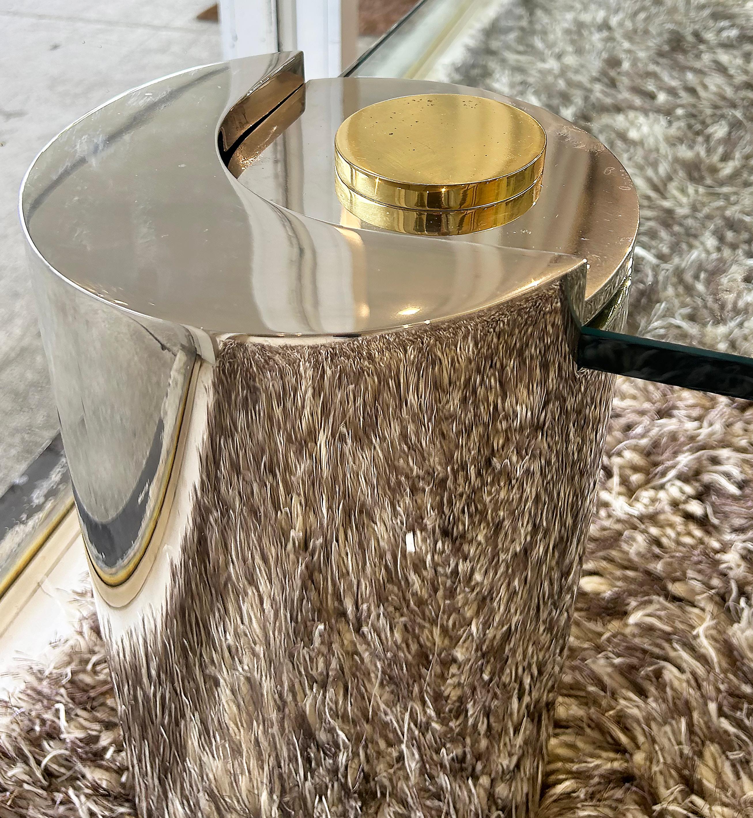 Table de cocktail monumentale signée Karl Springer des années 1980, chrome, laiton et verre Bon état - En vente à Miami, FL