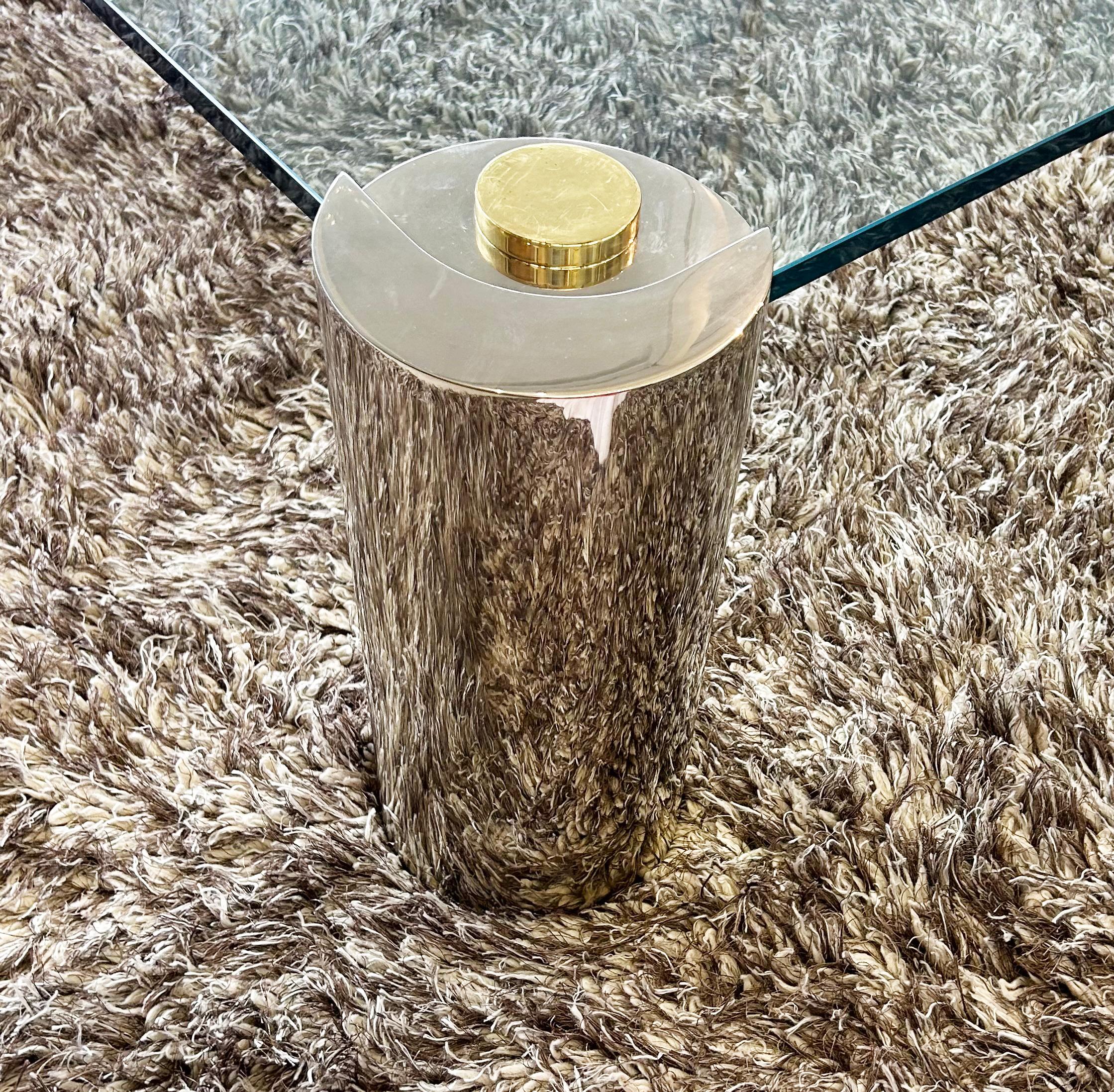 Laiton Table de cocktail monumentale signée Karl Springer des années 1980, chrome, laiton et verre en vente