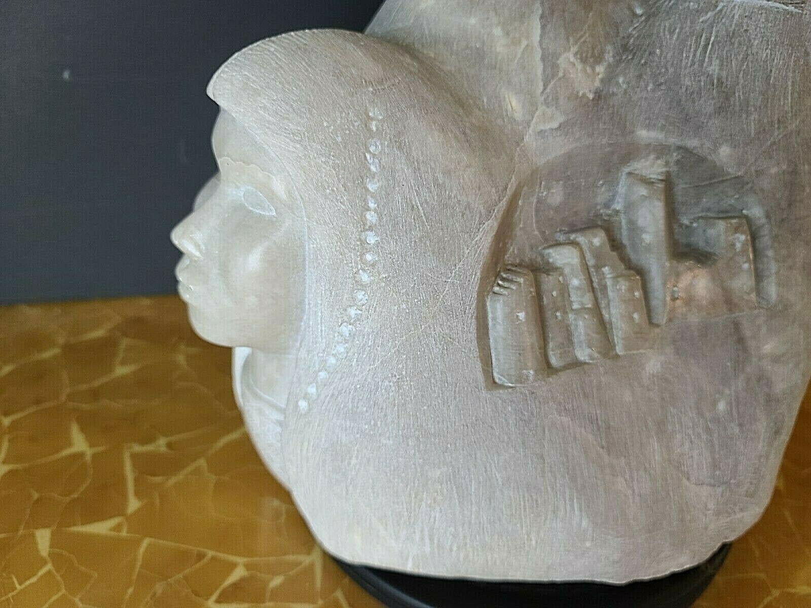 Monumentale signierte amerikanische Alabaster-Skulptur der Ureinwohner Amerikas im Angebot 2