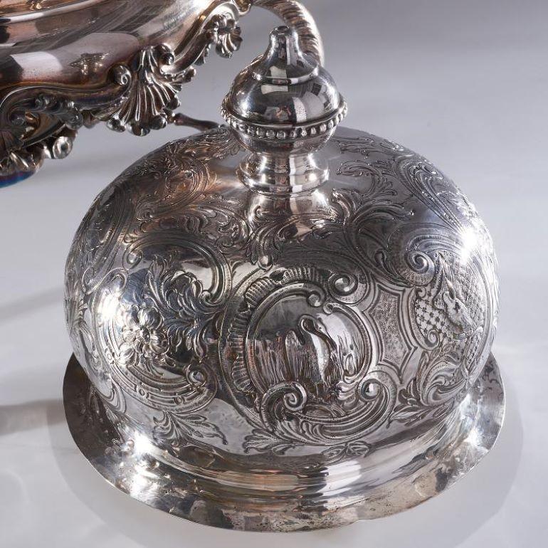 Monumental Silver Tea Urn Samovar in Victorian Style In Good Condition For Sale In New York, NY