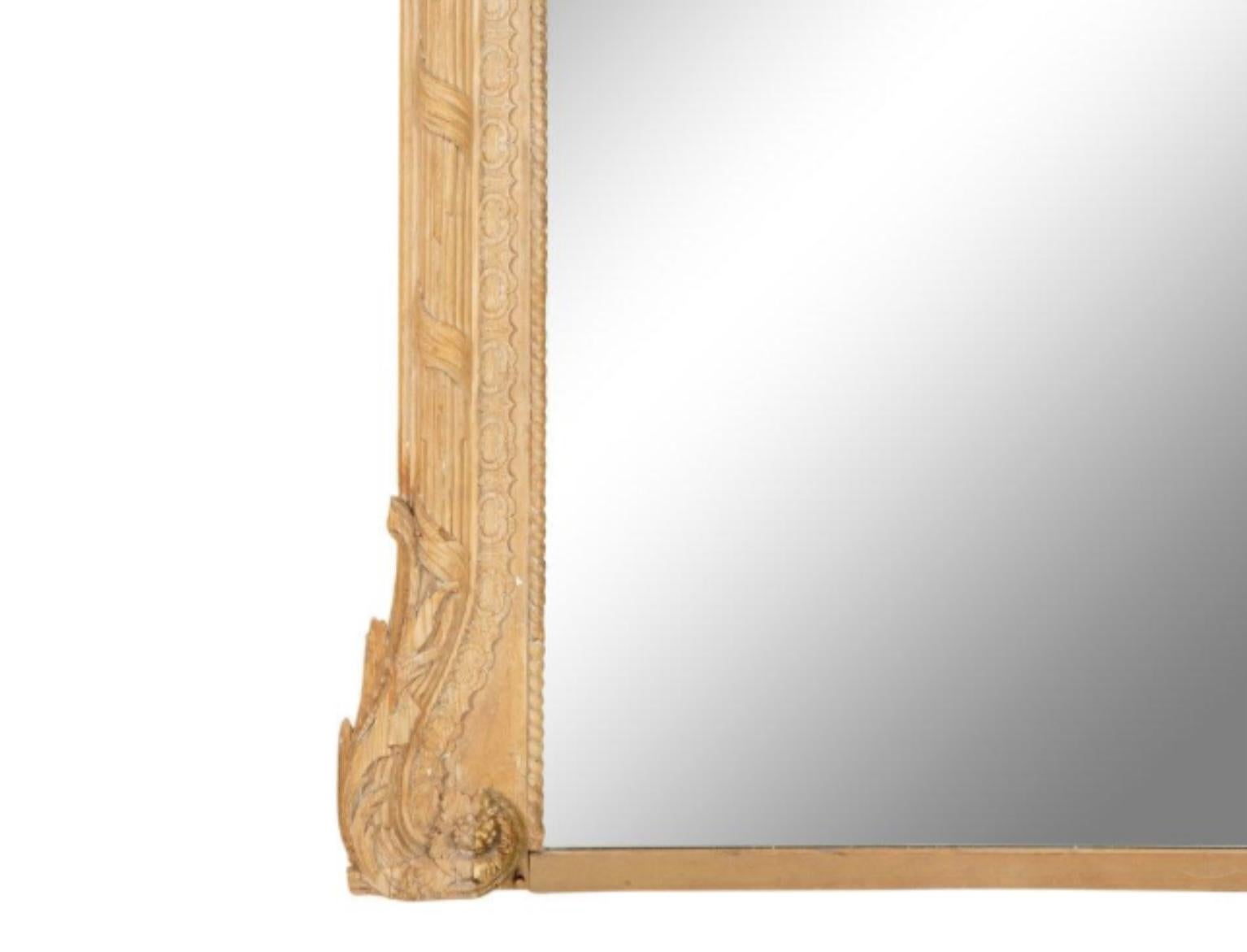 Francese Specchio in pino intagliato in stile Luigi XV di dimensioni monumentali in vendita
