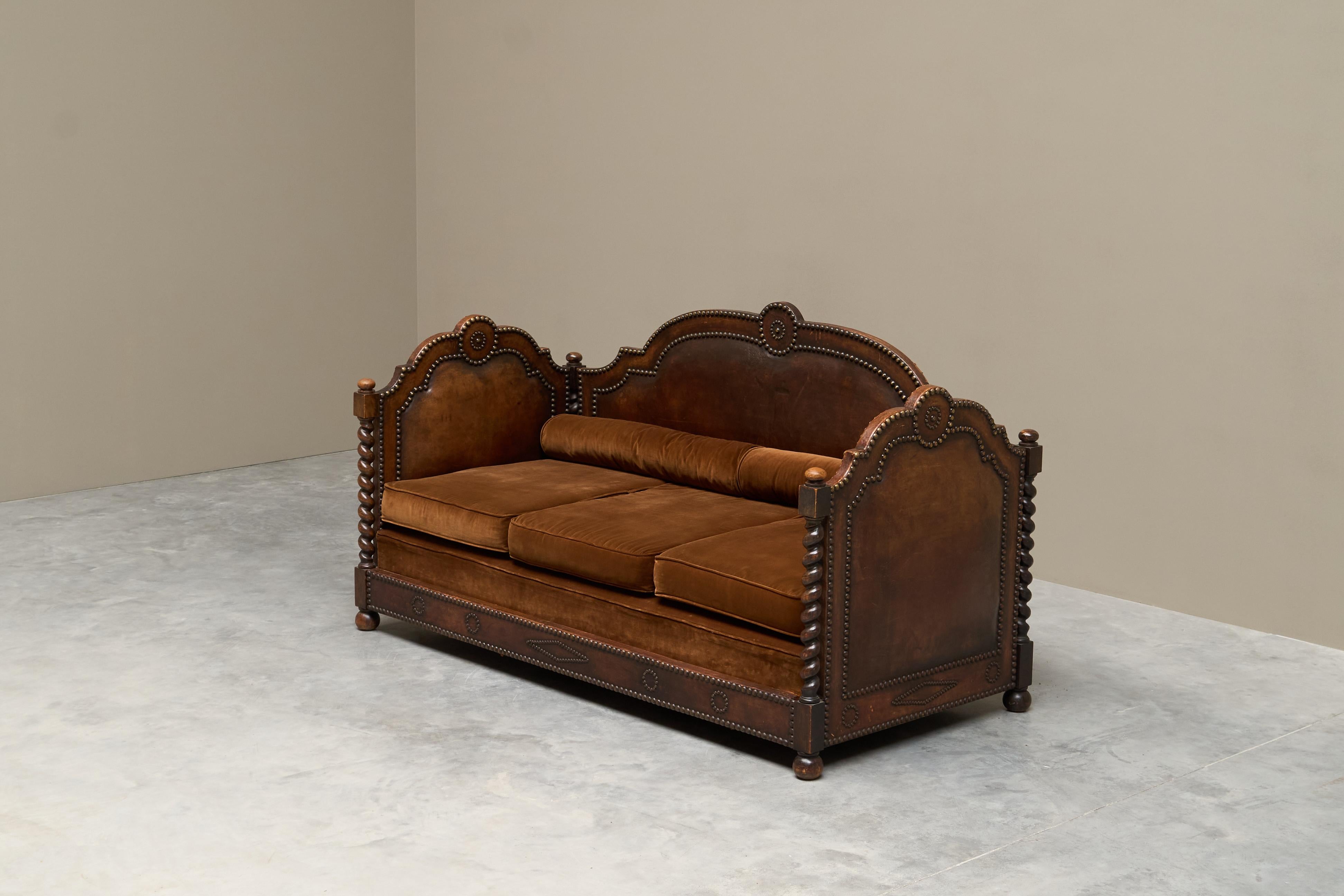 Monumental Sofa in Patinated Brown Leather, Studs and Velvet Late 19th Century For Sale 6