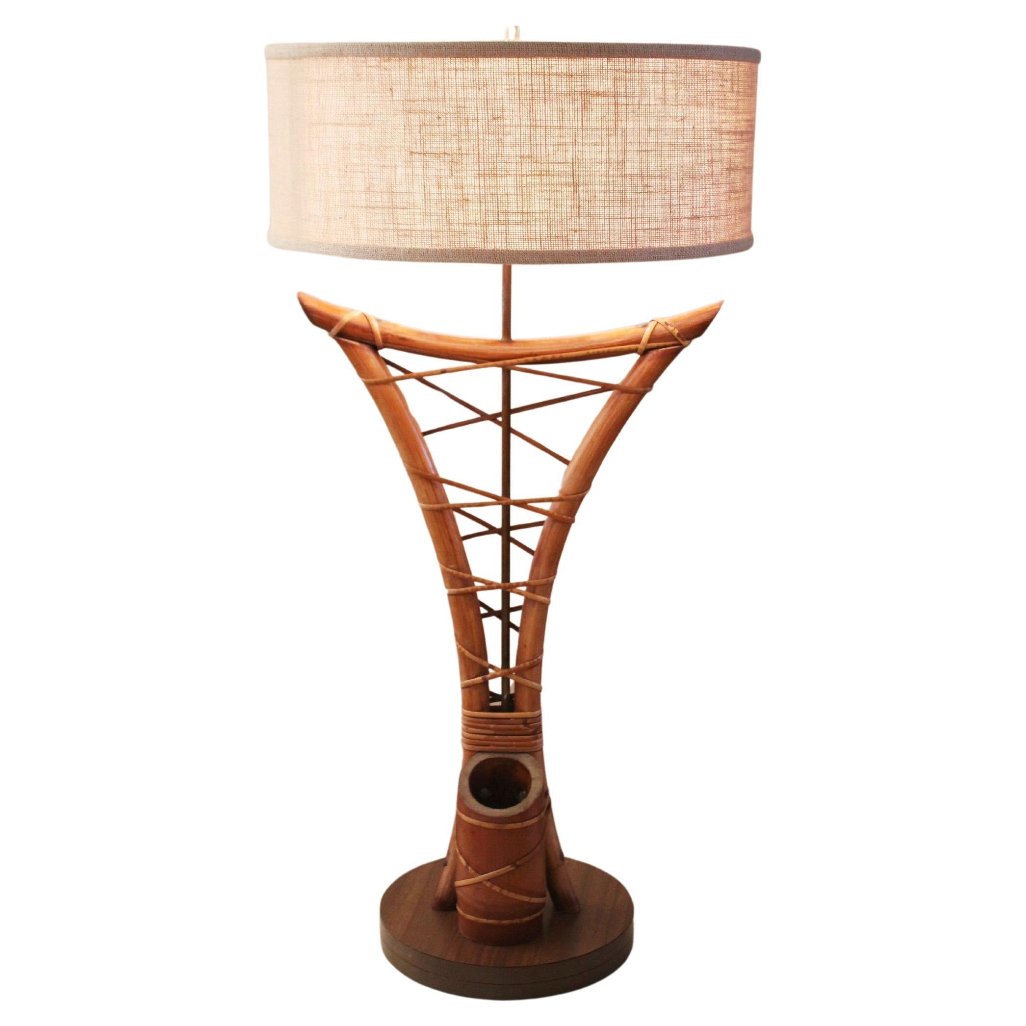 Monumentale lampe de bureau Tiki Gabriella Crespi McGuire en bambou du Pacifique Sud en vente