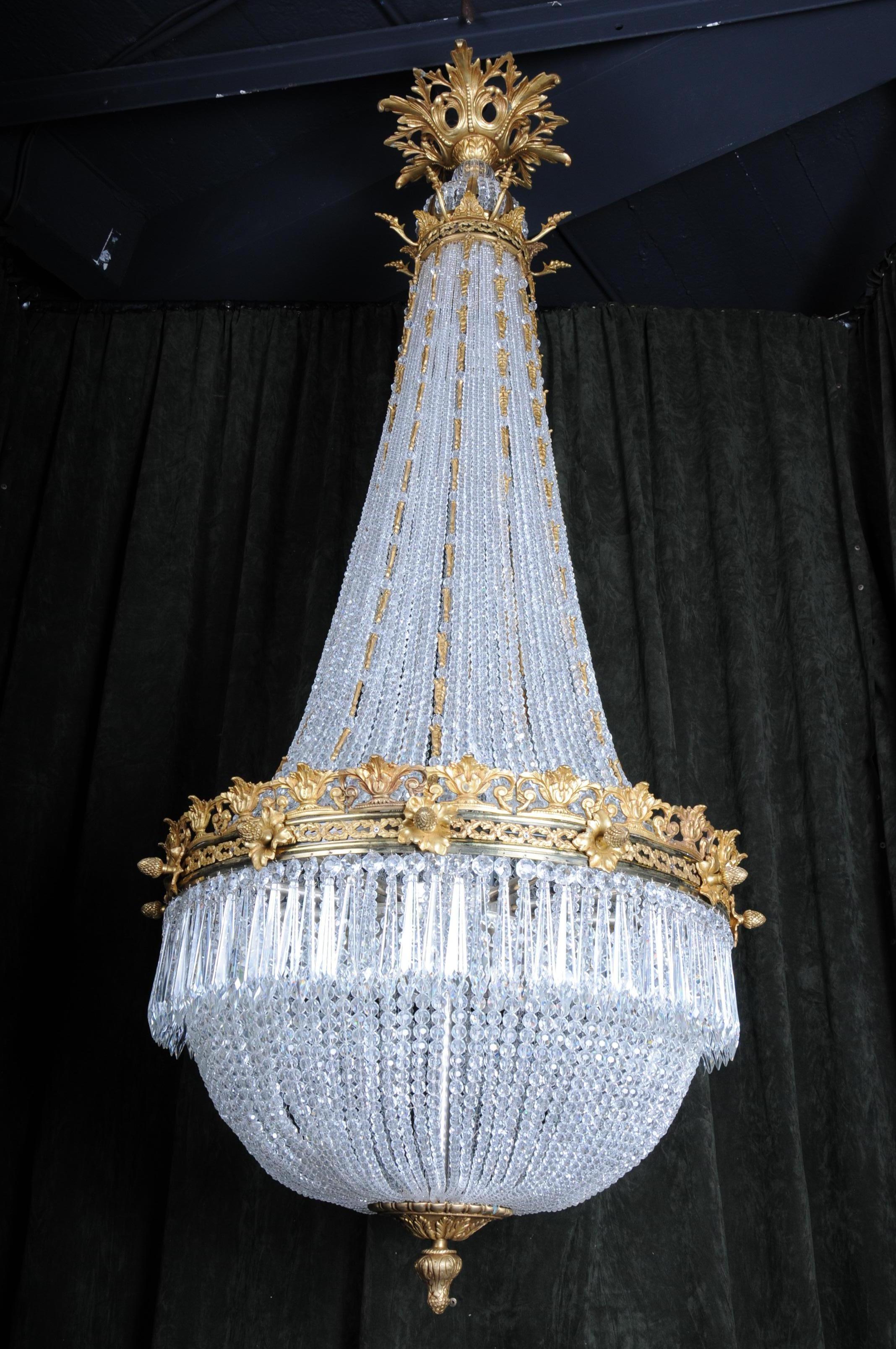 Doré Magnifique et magnifique candélabre de plafond classique de style Empire en vente