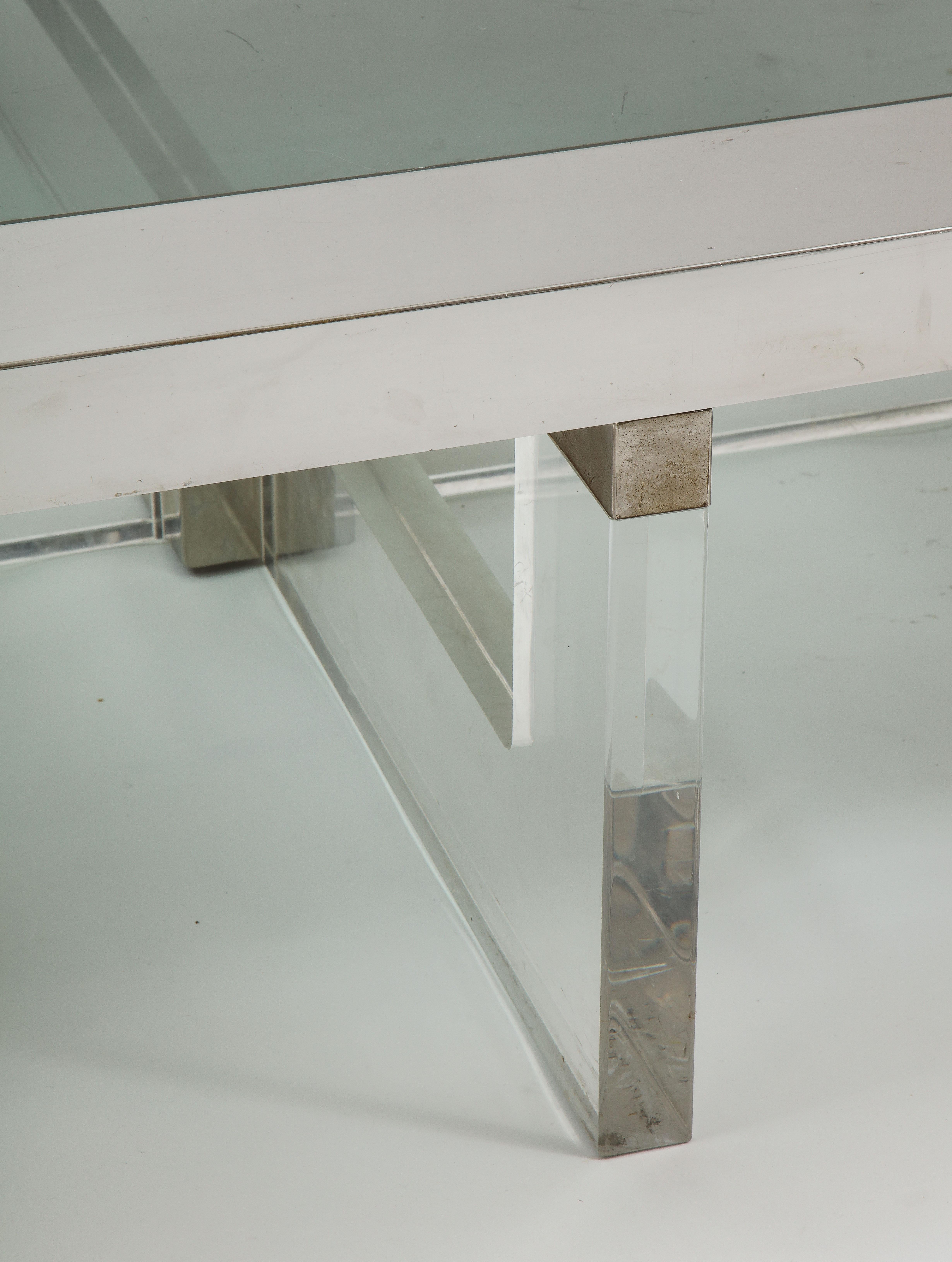 Monumentaler quadratischer Couchtisch aus Chrom, Messing und Plexiglas, 1970er Jahre, Italien im Zustand „Gut“ im Angebot in New York, NY