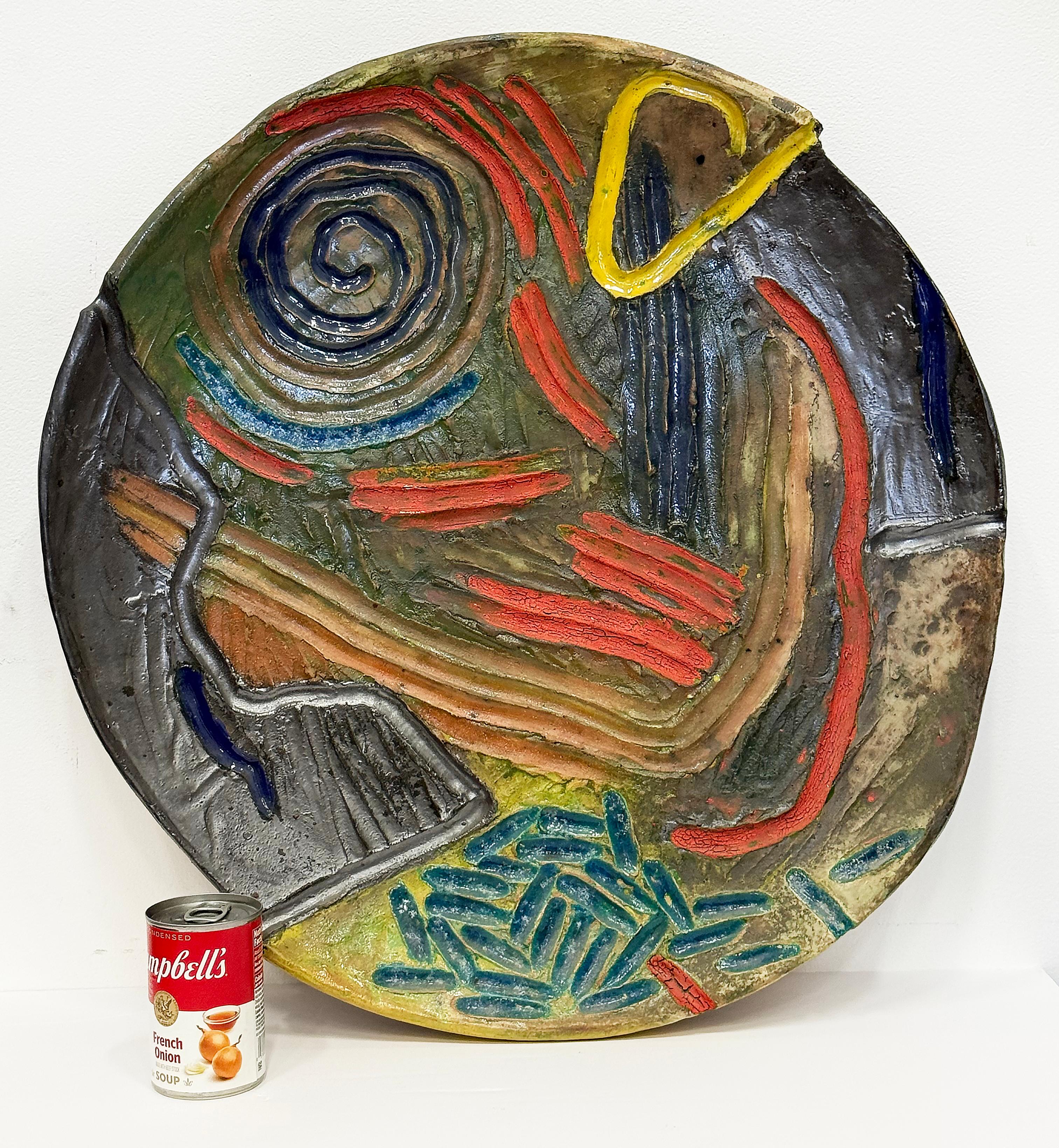Escultura de pared monumental Stan Welsh 1984 Studio Pottery

Se ofrece a la venta una monumental escultura colgada en la pared de Studio Pottery del ceramista californiano Stan Welsh ( 1951-).  La pieza es muy grande y tiene grandes texturas y