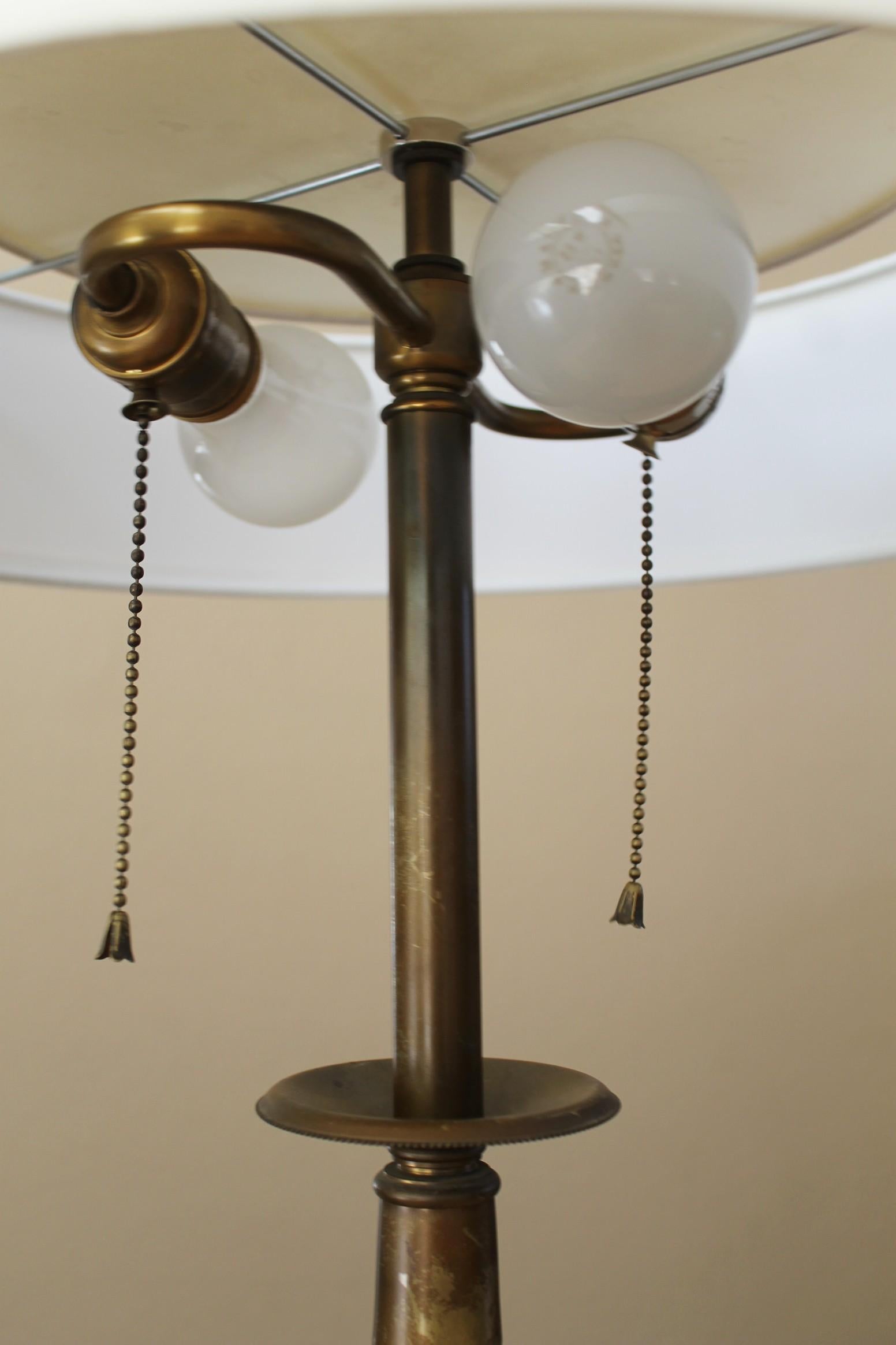 Monumentale lampe de bureau Stiffel Parzinger Regency du milieu du siècle dernier en laiton et bronze mcm 50s Bon état - En vente à Peoria, AZ
