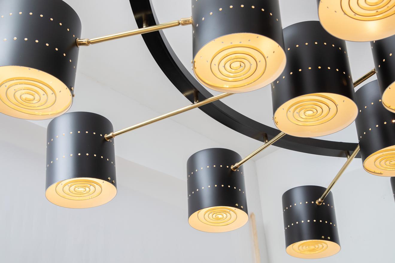 Lampadario Monumental Studio Built in metallo traforato e ottone, in stock In condizioni Nuovo in vendita a Miami, FL