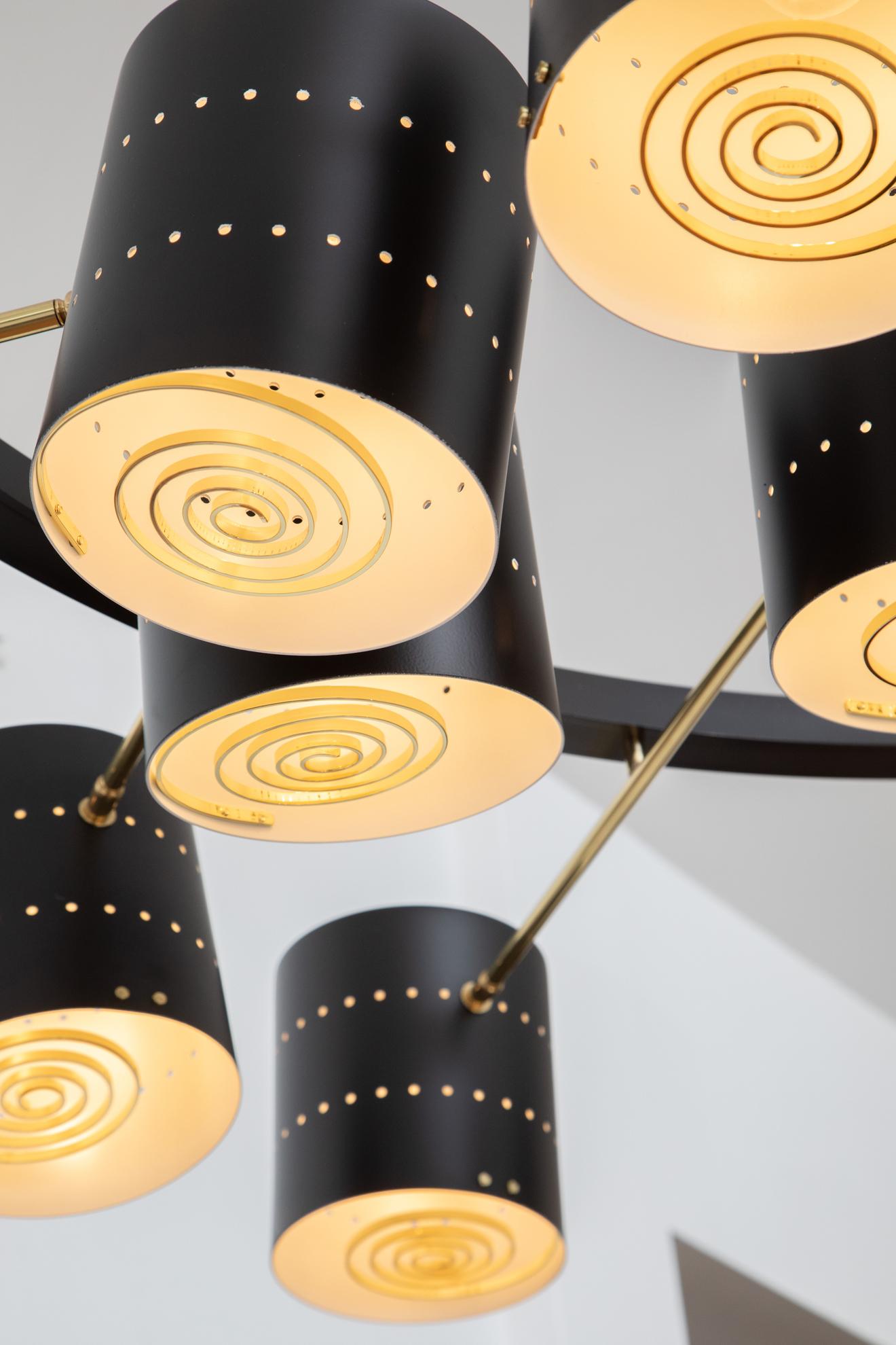 XXI secolo e contemporaneo Lampadario Monumental Studio Built in metallo traforato e ottone, in stock in vendita