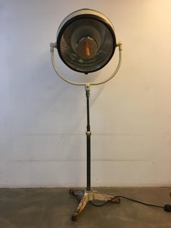 Monumental Surgical Lamp