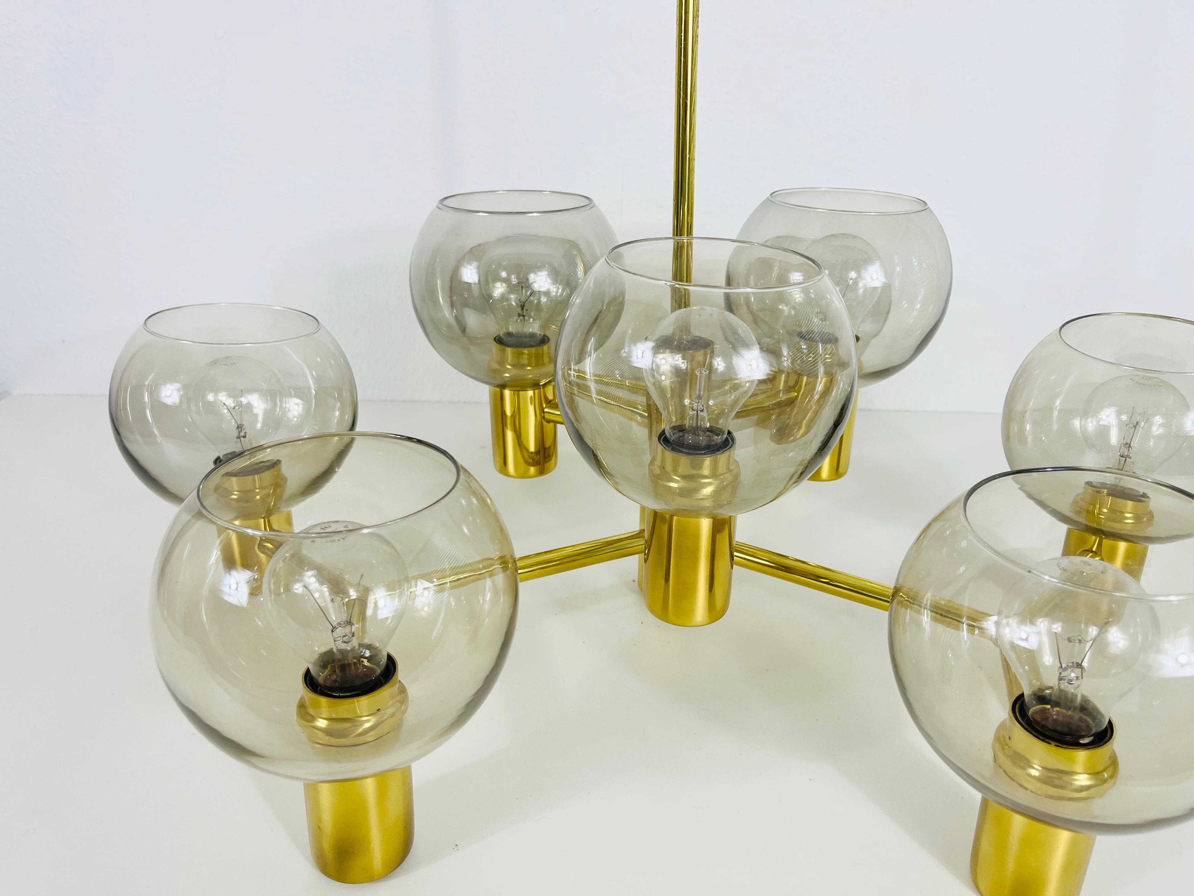 Monumental Swedish Mid-Century Modern Brass and Glass Chandelier, 1960s For Sale 1