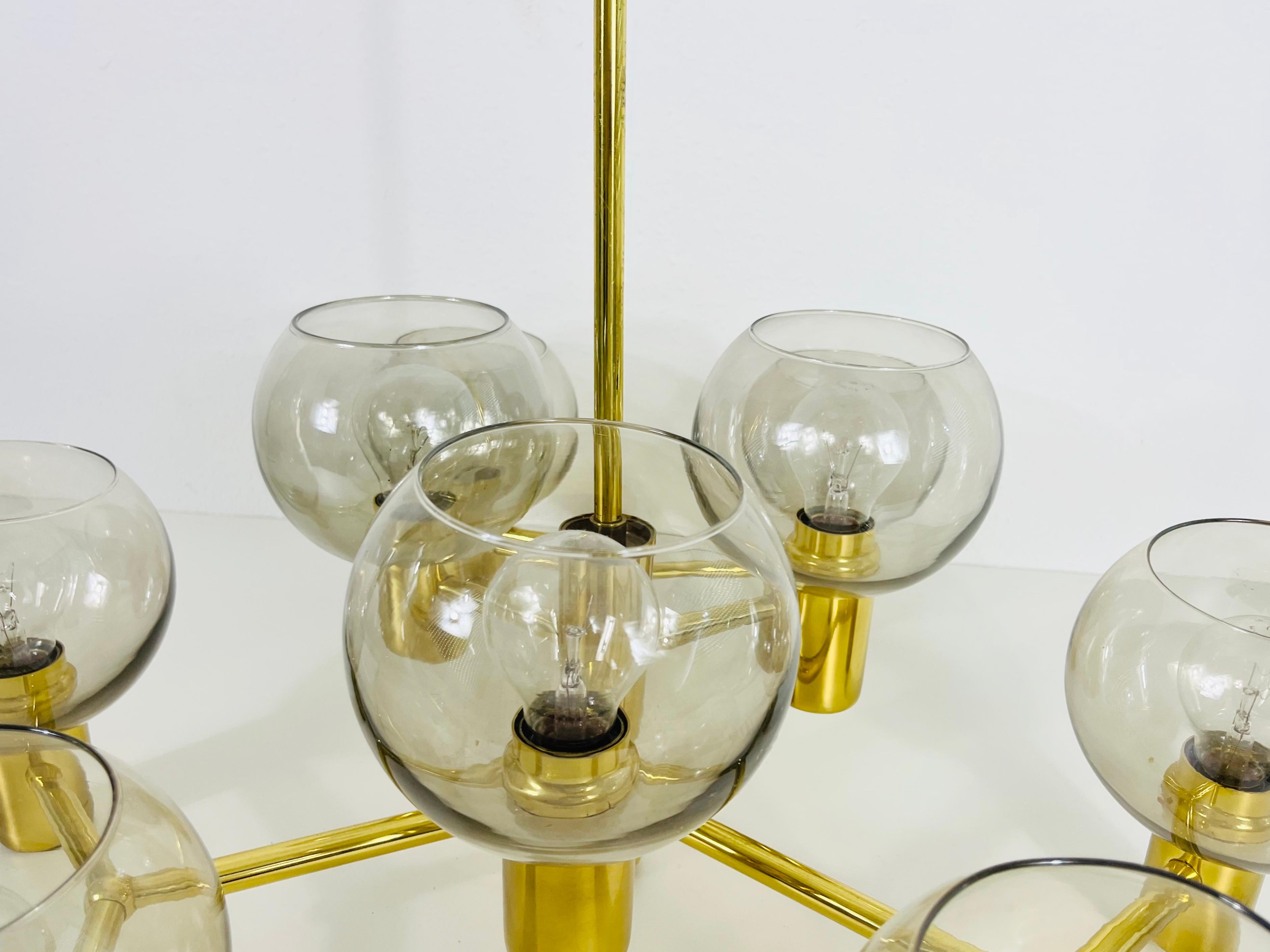Monumental Swedish Mid-Century Modern Brass and Glass Chandelier, 1960s For Sale 4