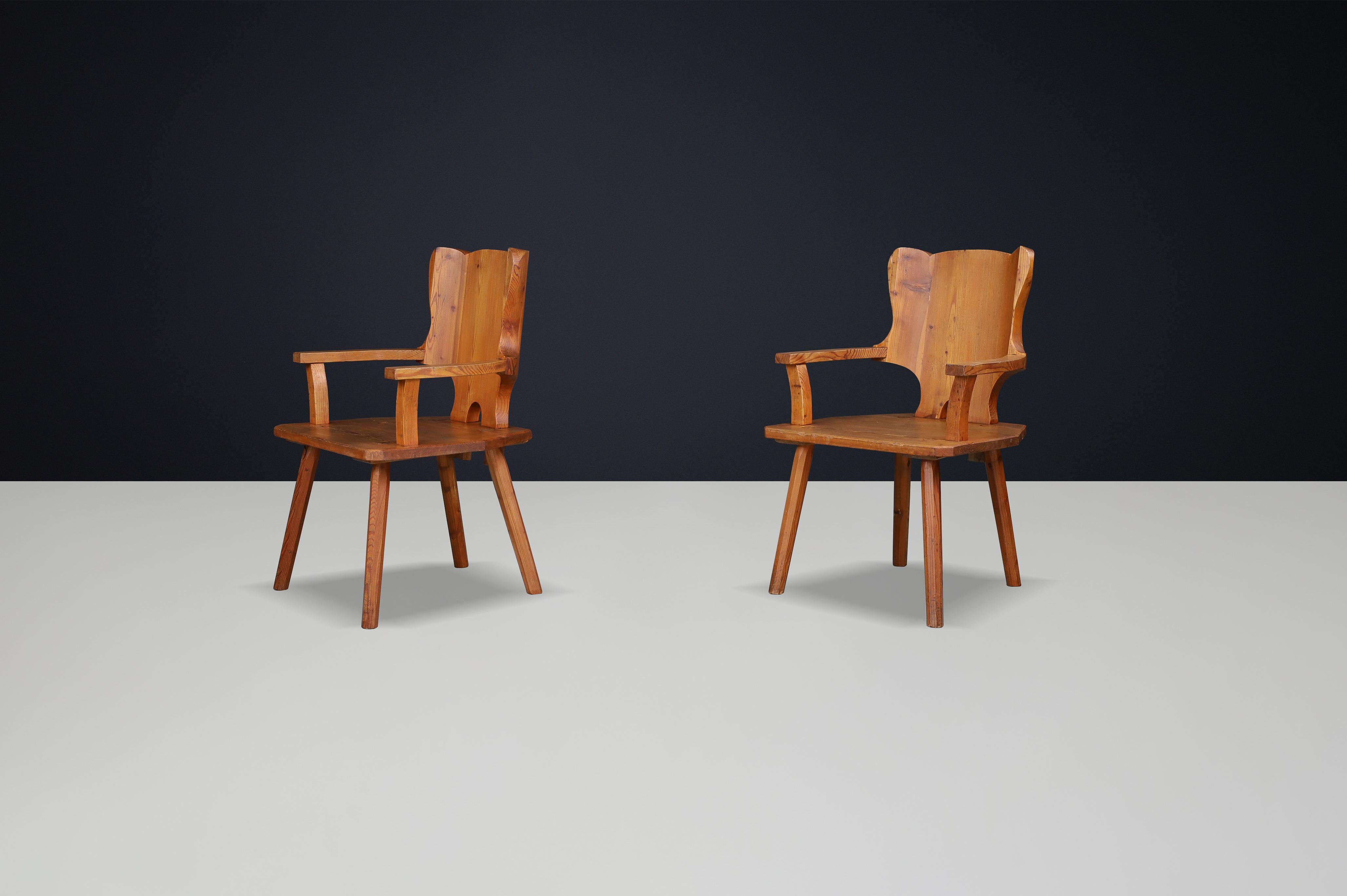 Rustique Fauteuils monumentaux en pin suédois, années 1950 - Sculptural Rustic Modernity en vente