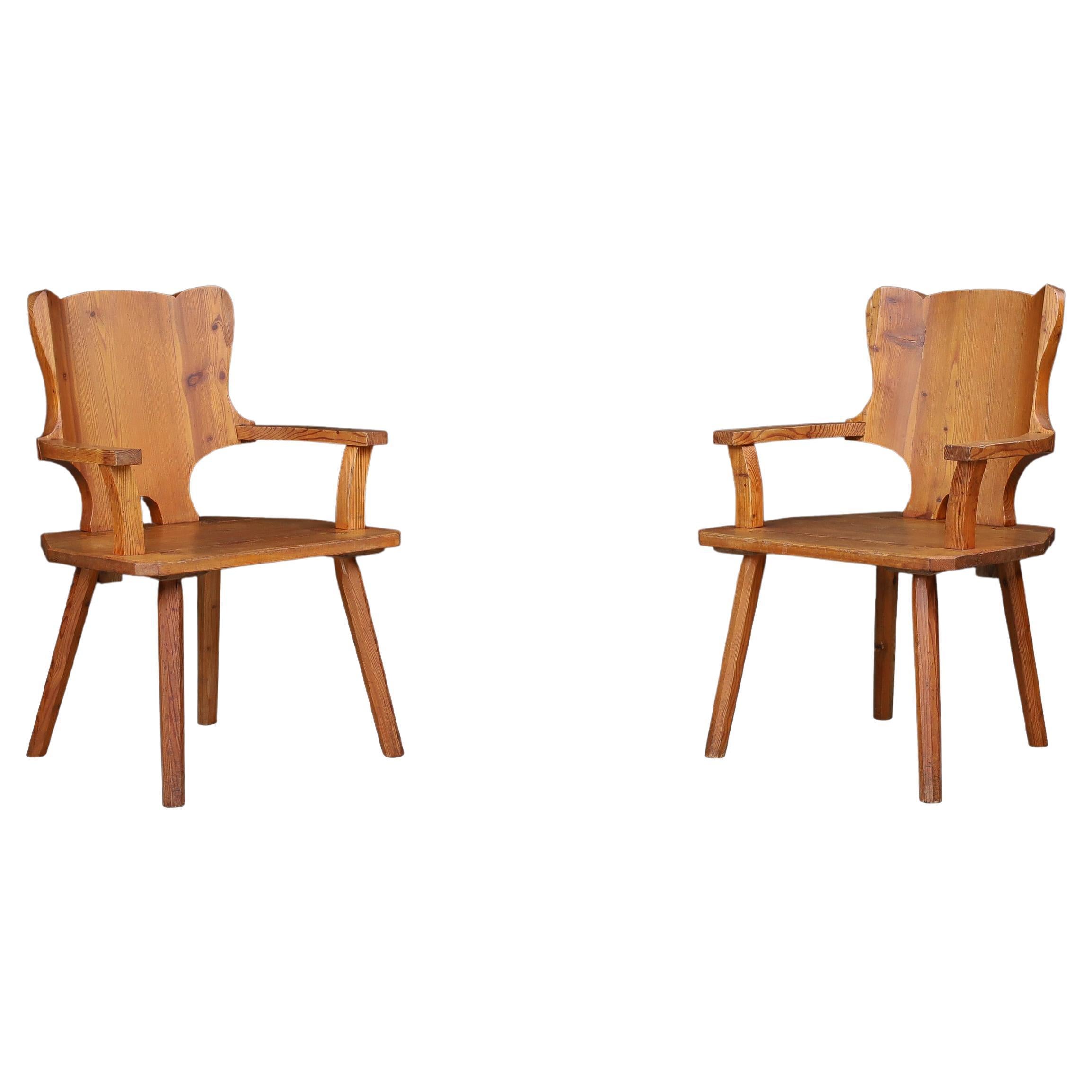 Fauteuils monumentaux en pin suédois, années 1950 - Sculptural Rustic Modernity en vente