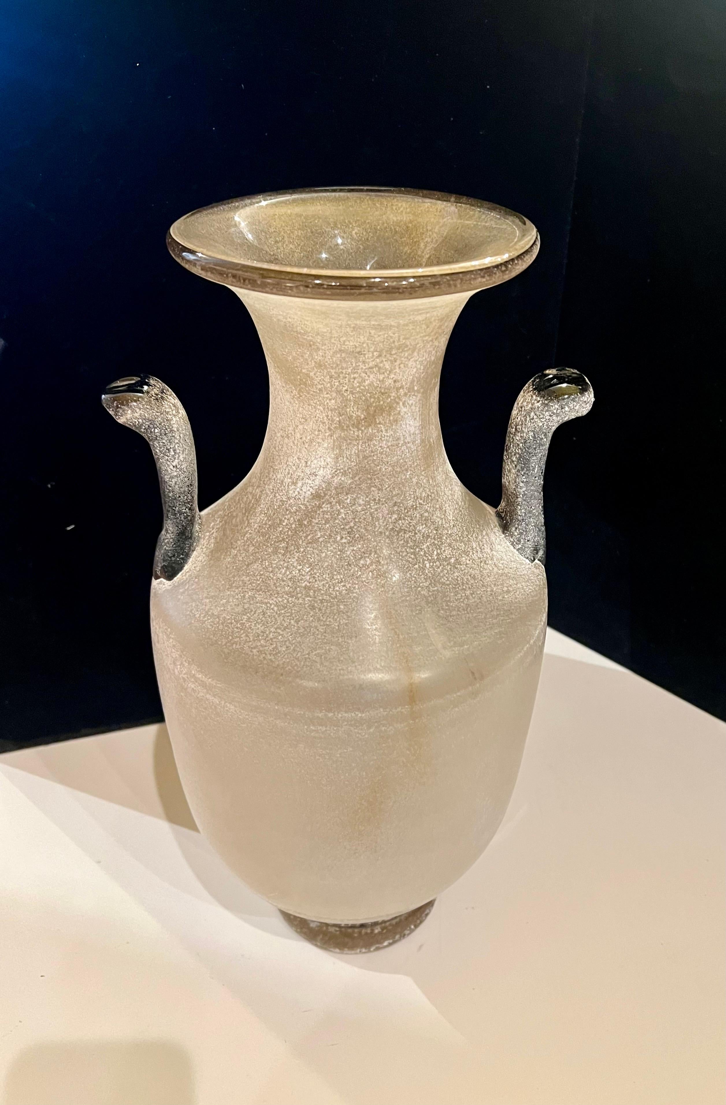 Monumental jarrón decorativo alto de cristal italiano Scavo firmado por Cenedese Italiano en venta