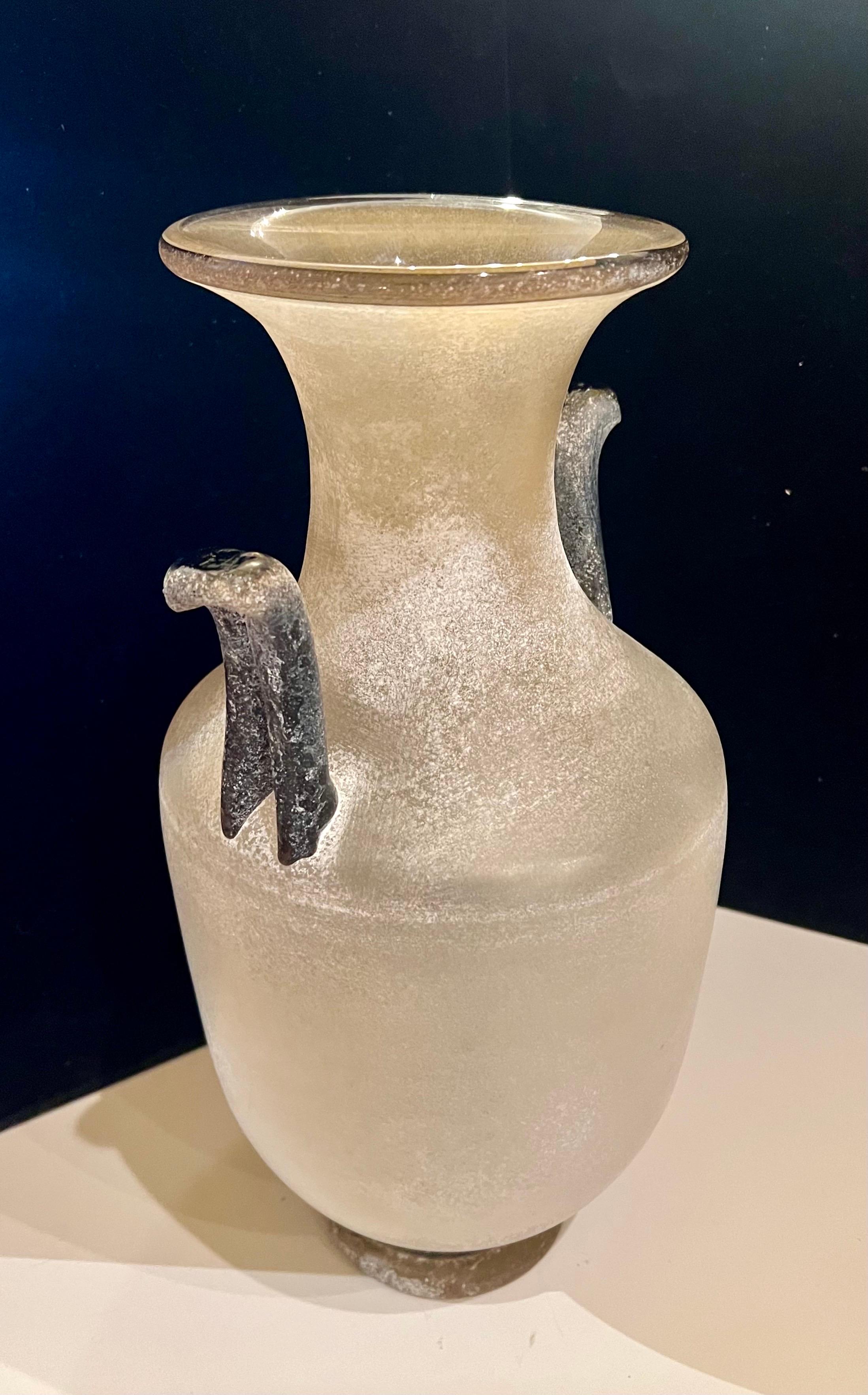 Monumental jarrón decorativo alto de cristal italiano Scavo firmado por Cenedese en Excelente estado para la venta en San Diego, CA