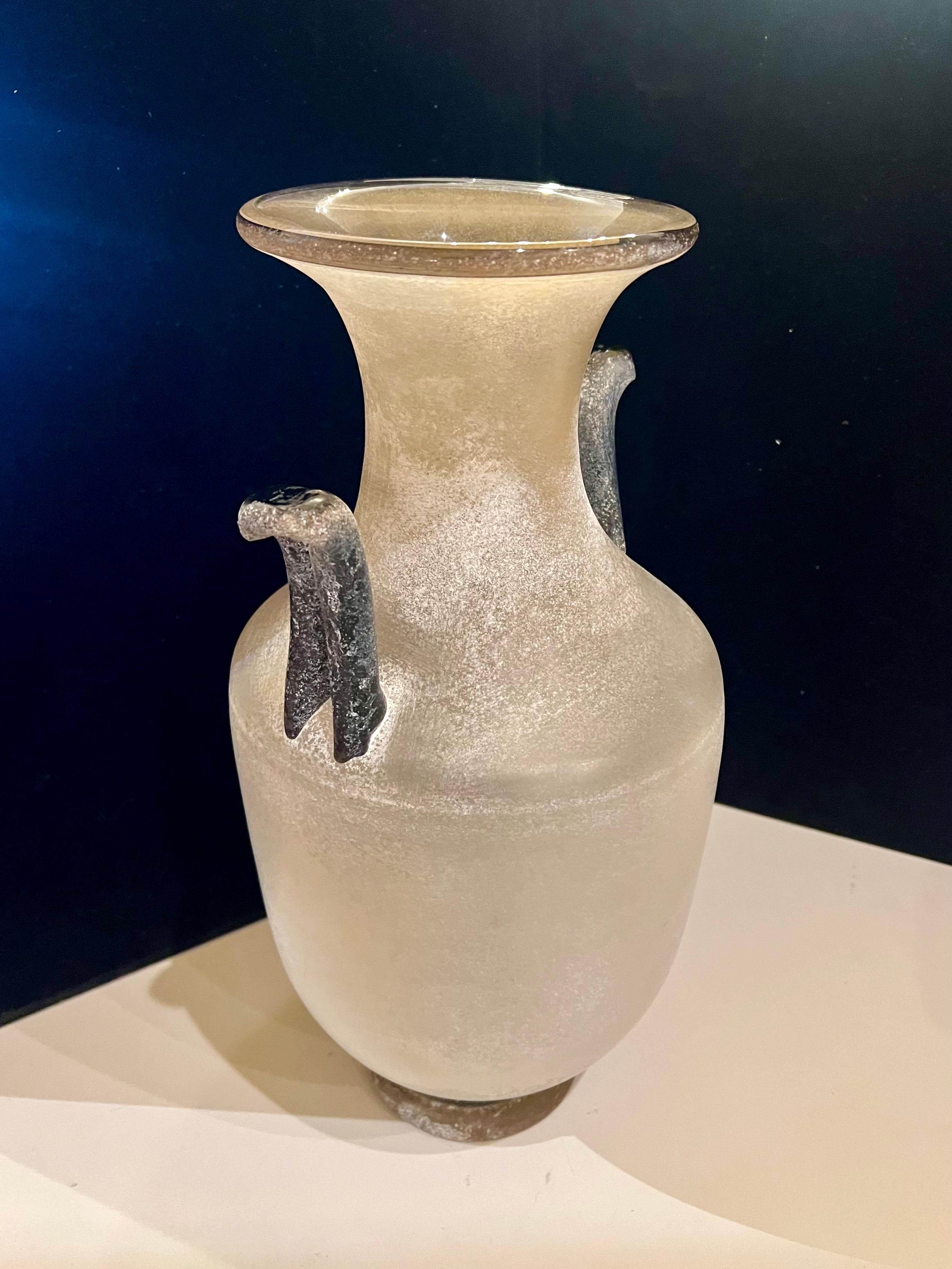Monumental jarrón decorativo alto de cristal italiano Scavo firmado por Cenedese siglo XX en venta