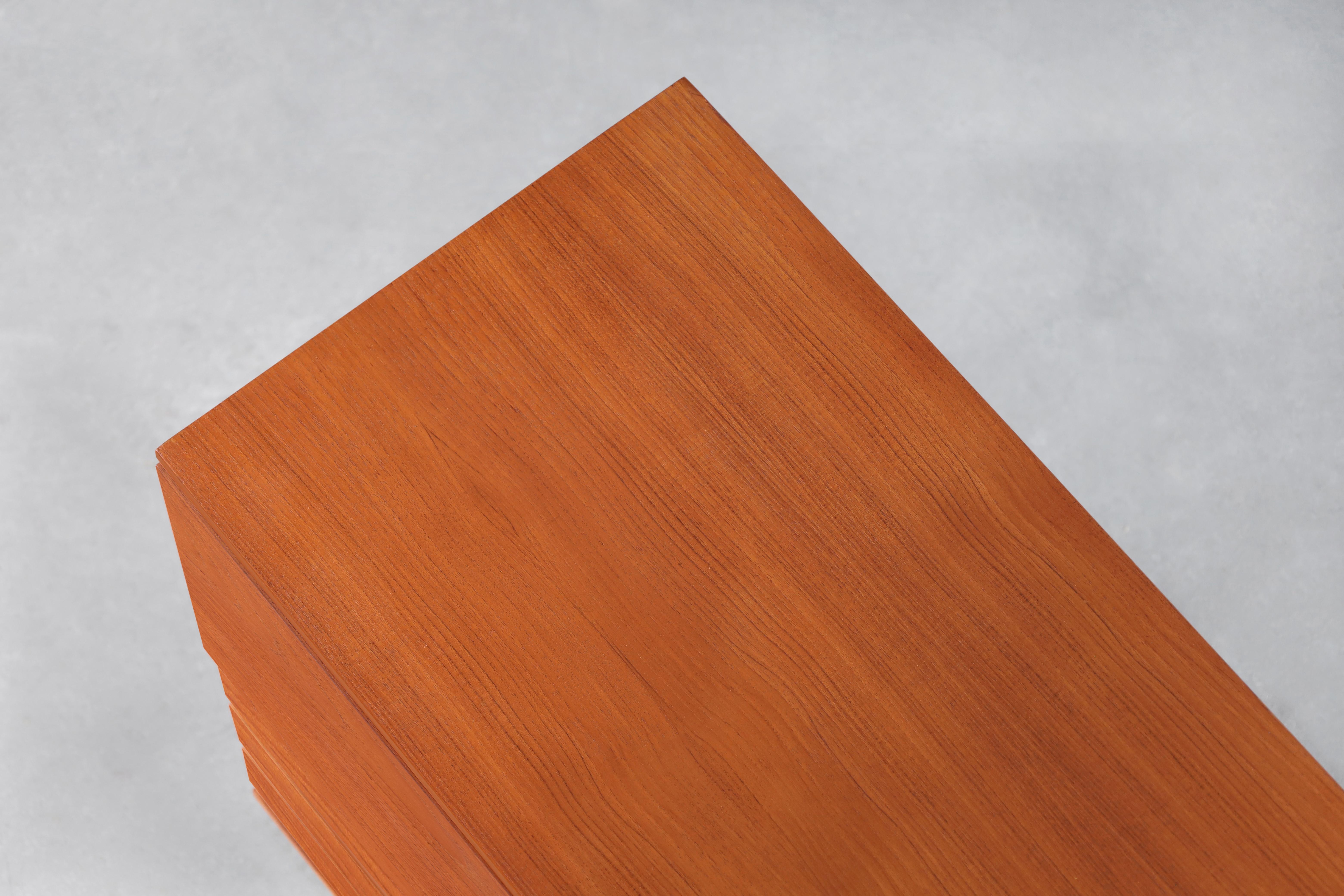 Credenza monumentale con ante a tamburo in teak di H. H. A. Klein per Bramin in vendita 6
