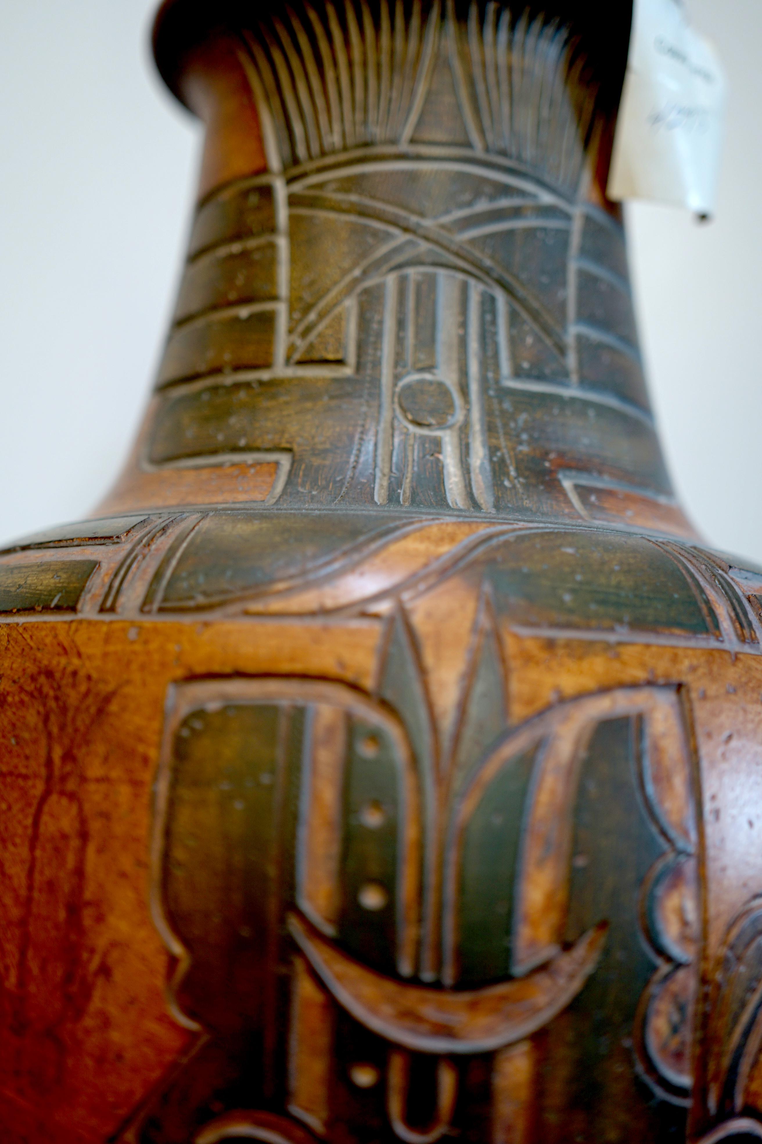 Monumentale lampe de bureau en terre cuite à eau-forte aztèque peinte à la main, Californie Casual en vente 4