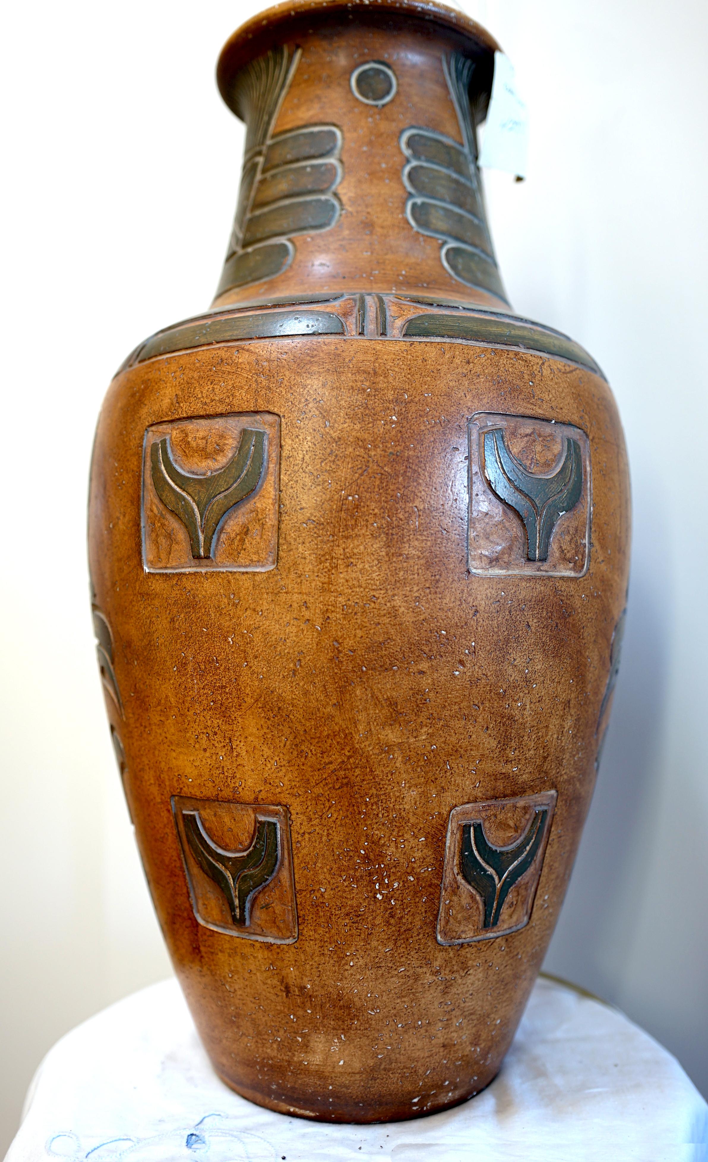 Monumentale Terrakotta-Azteken-Radierung, handbemalte Tischlampe, California Casual im Angebot 5