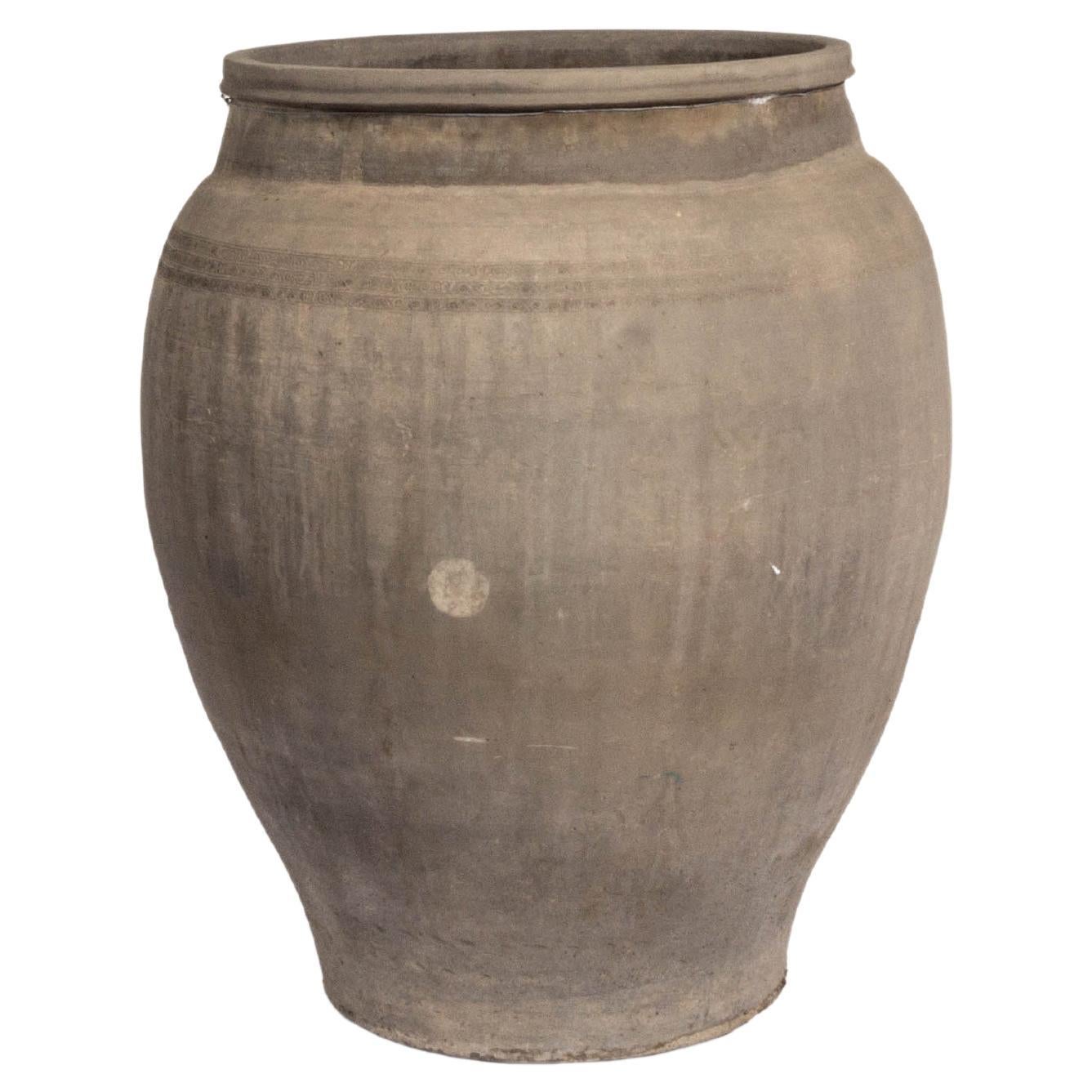 Monumental Terra Cotta Storage Jar (medium) en vente