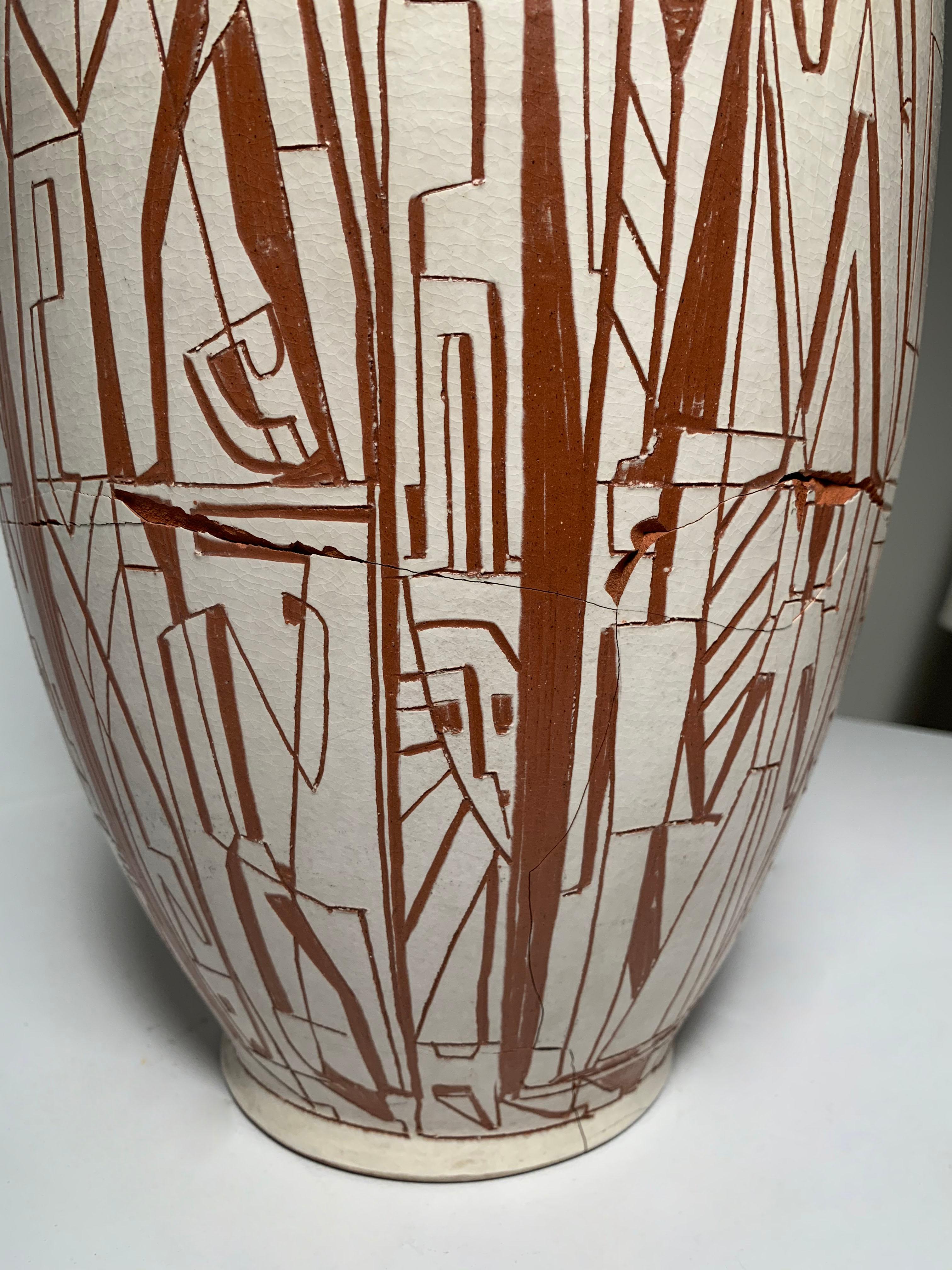 Vase monumental cubiste en poterie Brooklin de Theo & Susan Harlander Abîmé - En vente à Chicago, IL