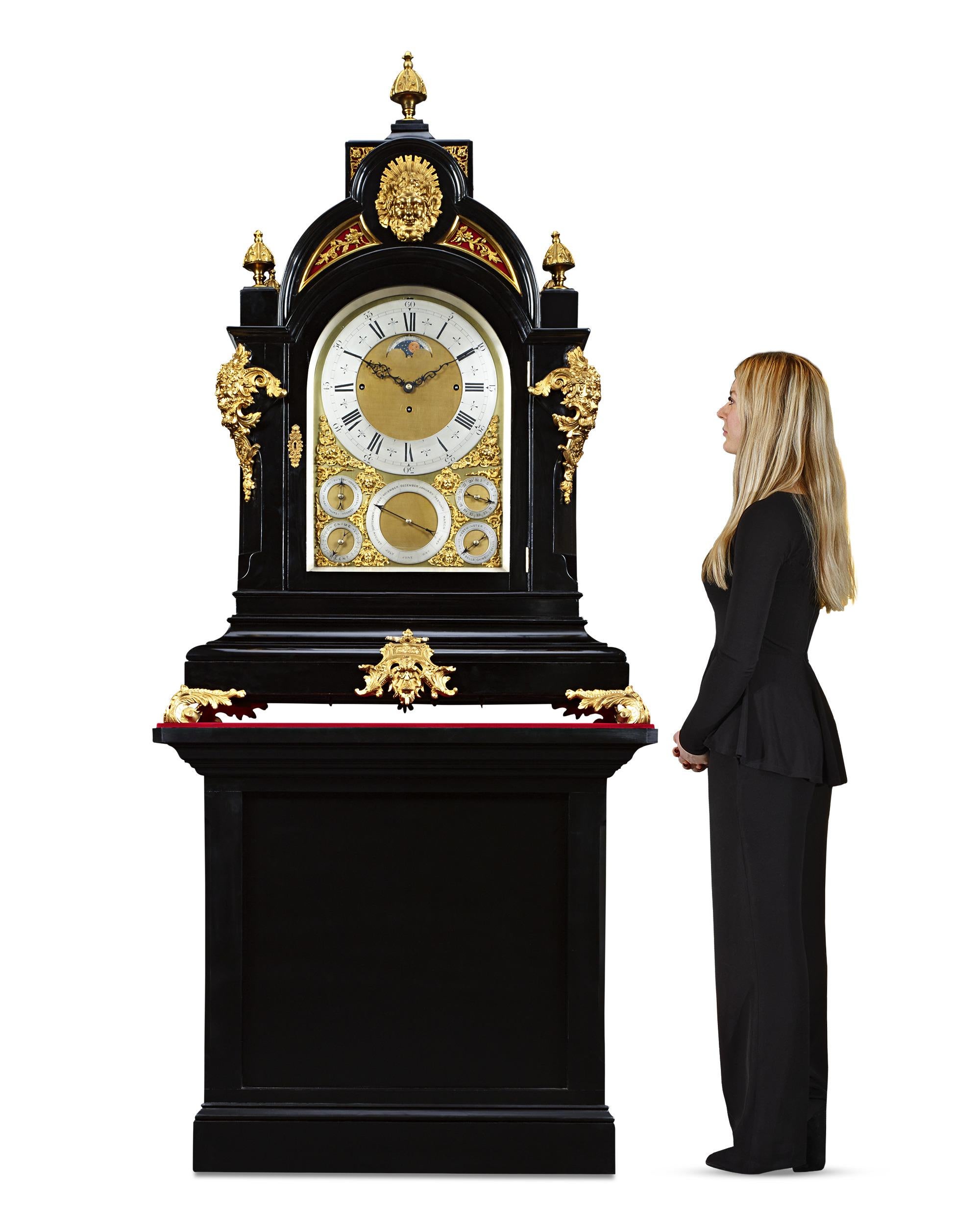 Cette horloge à console du 19e siècle, aux détails complexes, de la célèbre firme anglaise J.C. Jennens & Sons est d'une taille monumentale, probablement réalisée pour l'une des grandes expositions universelles ou peut-être pour être placée dans la