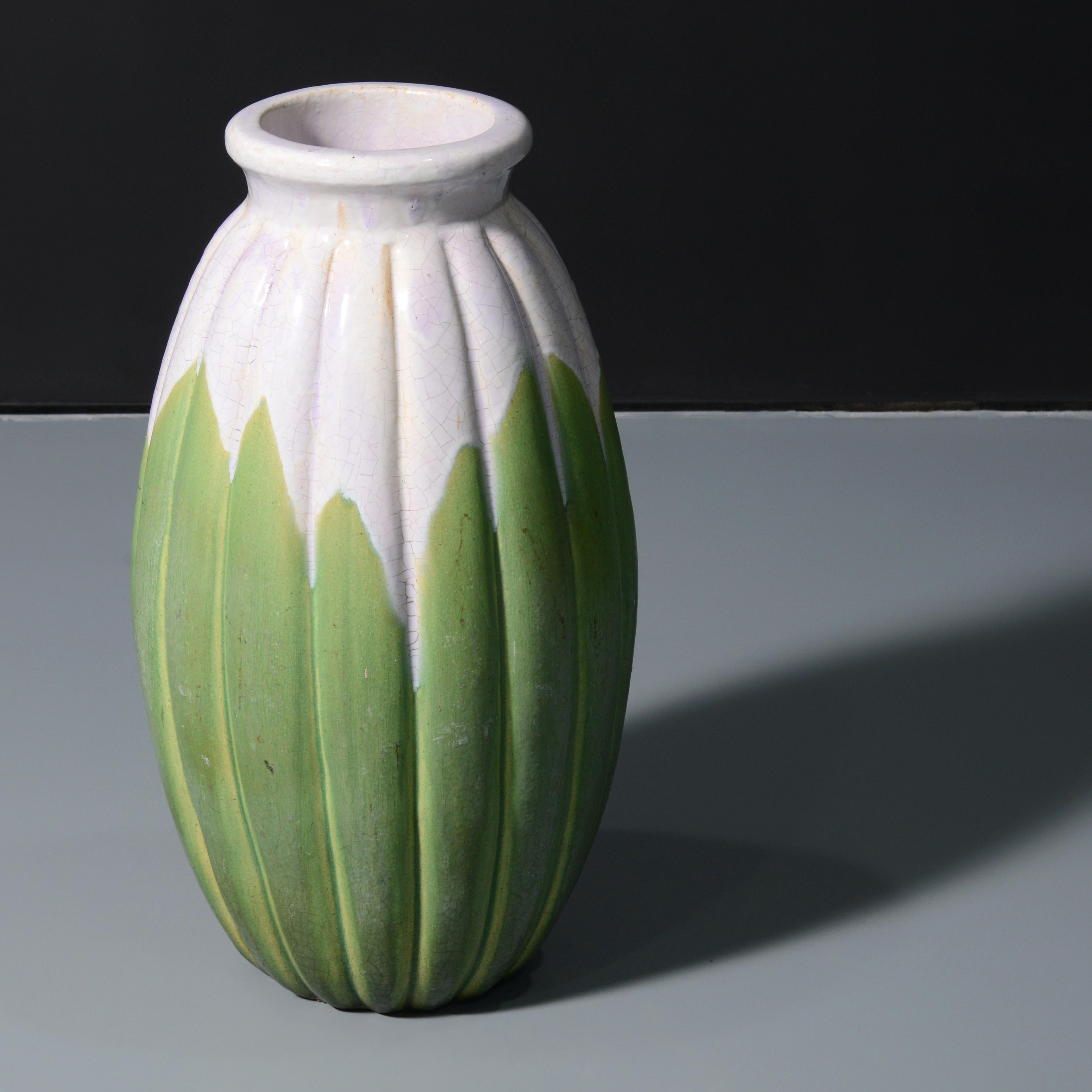 Artistics/Designer ; Fabricant : AT&T. Wheatley Pottery Co. (USA)
Marquage(s) : marquage(s)
Matériaux : céramique
Dimensions (H, L, DIAS) : environ 27,5 