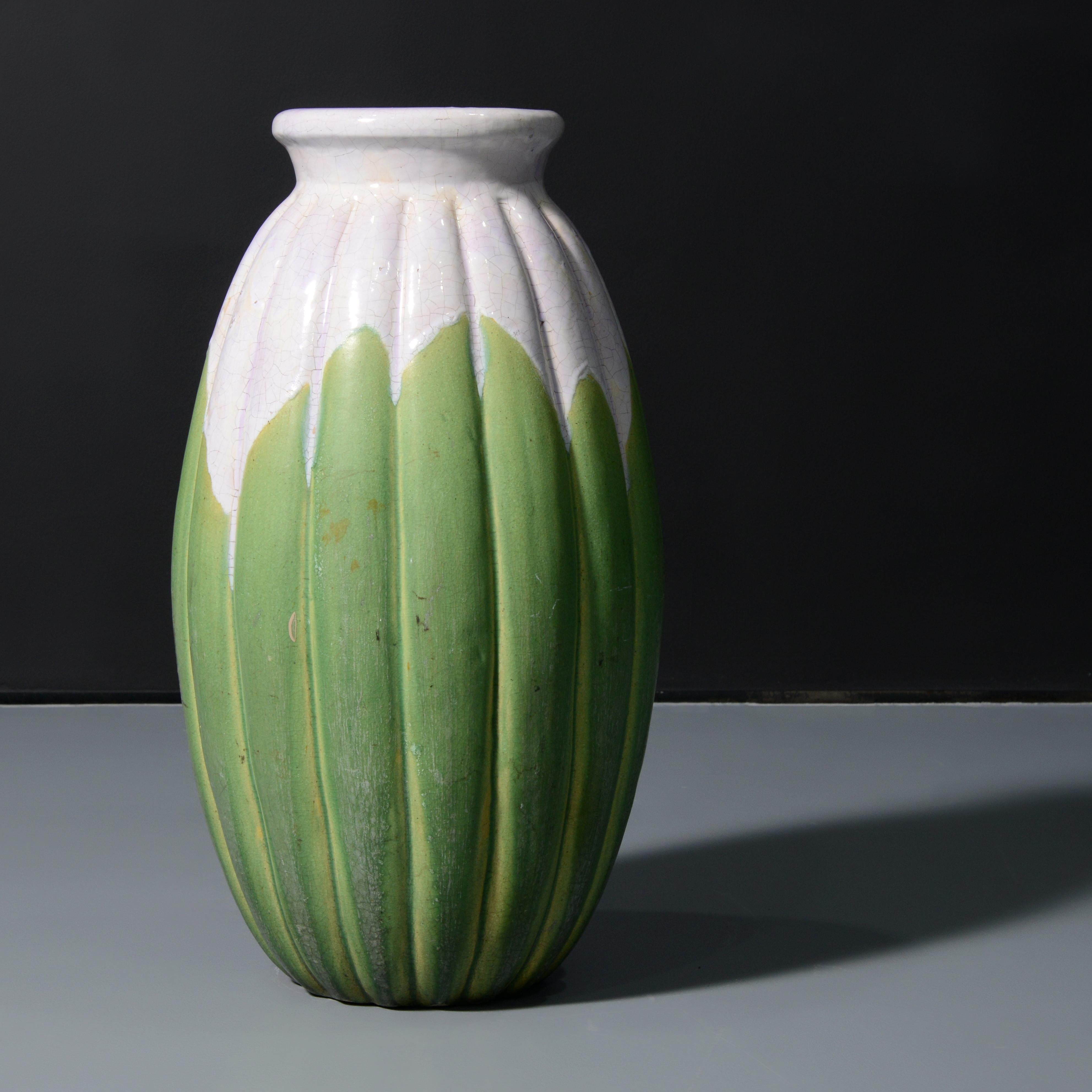 Monumental AT&T. Vase / récipient Wheatley, 28 po. (H) Bon état - En vente à Lake Worth Beach, FL