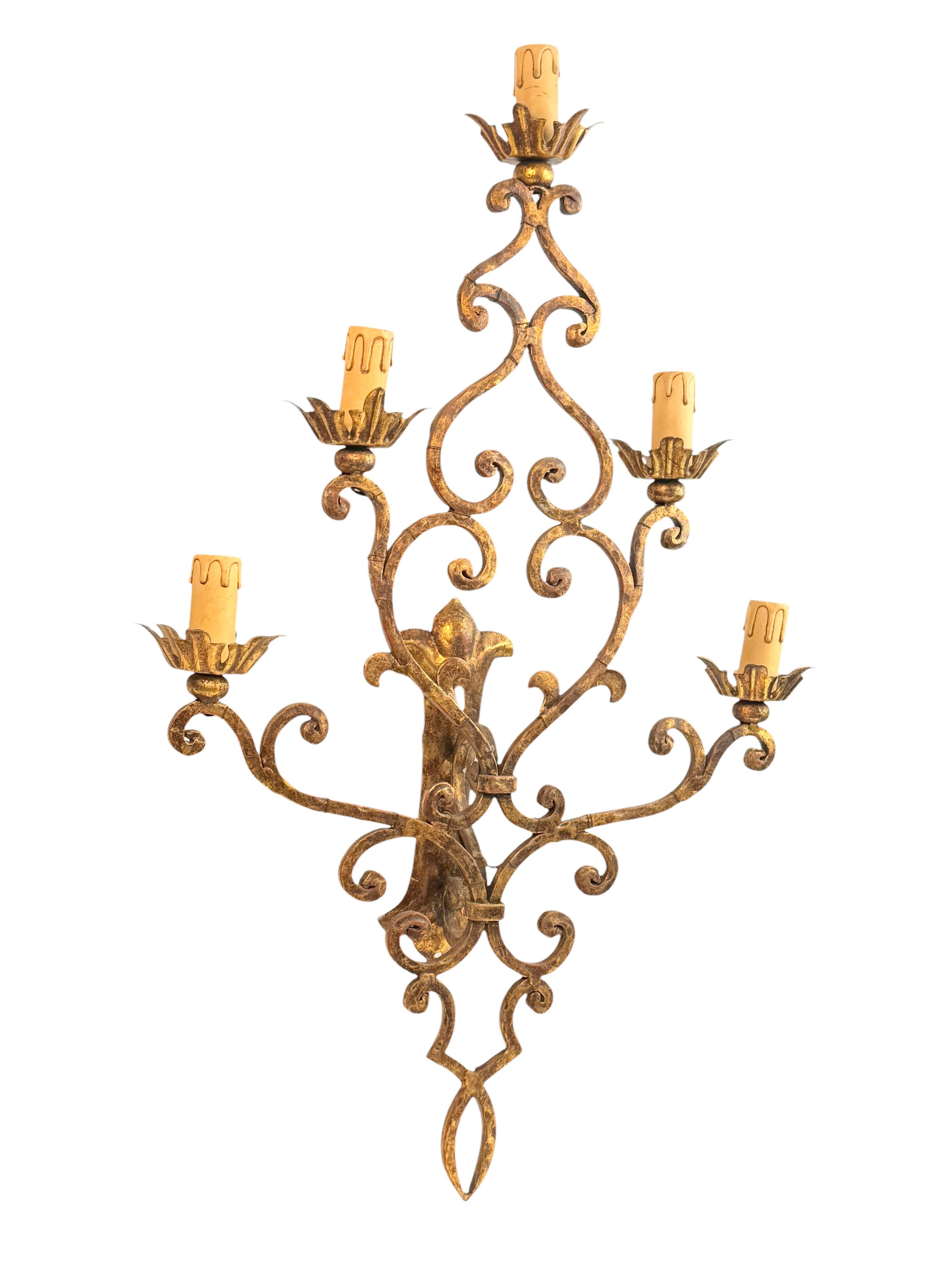 Italiano Monumentale Tole Toleware italiano dorato a 5 luci, stile Banci, Italia anni '50 in vendita
