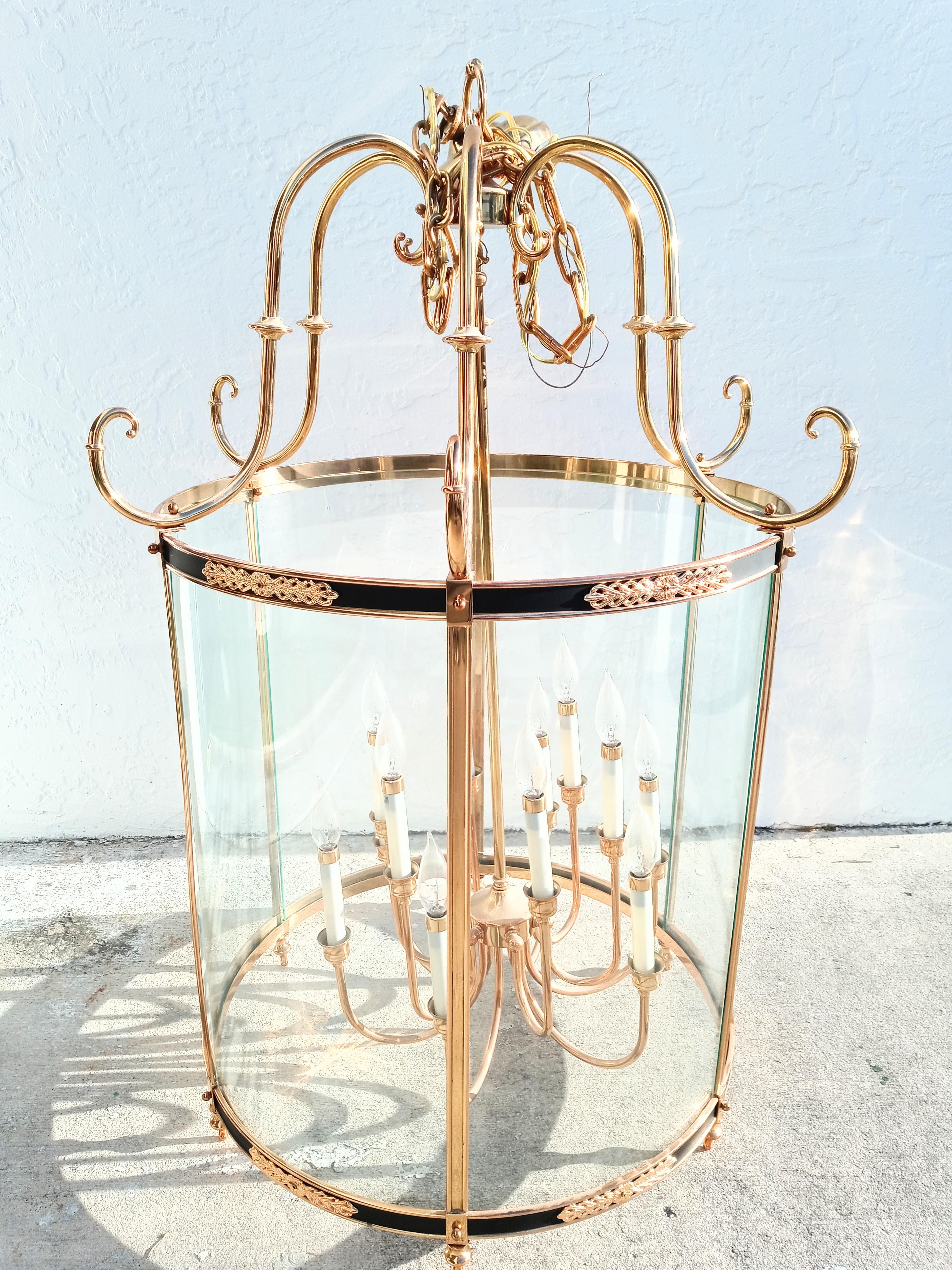 Federal Monumental Traditional Brass Curved Glass 12 Light Foyer Cylindrical Chandelier For Sale