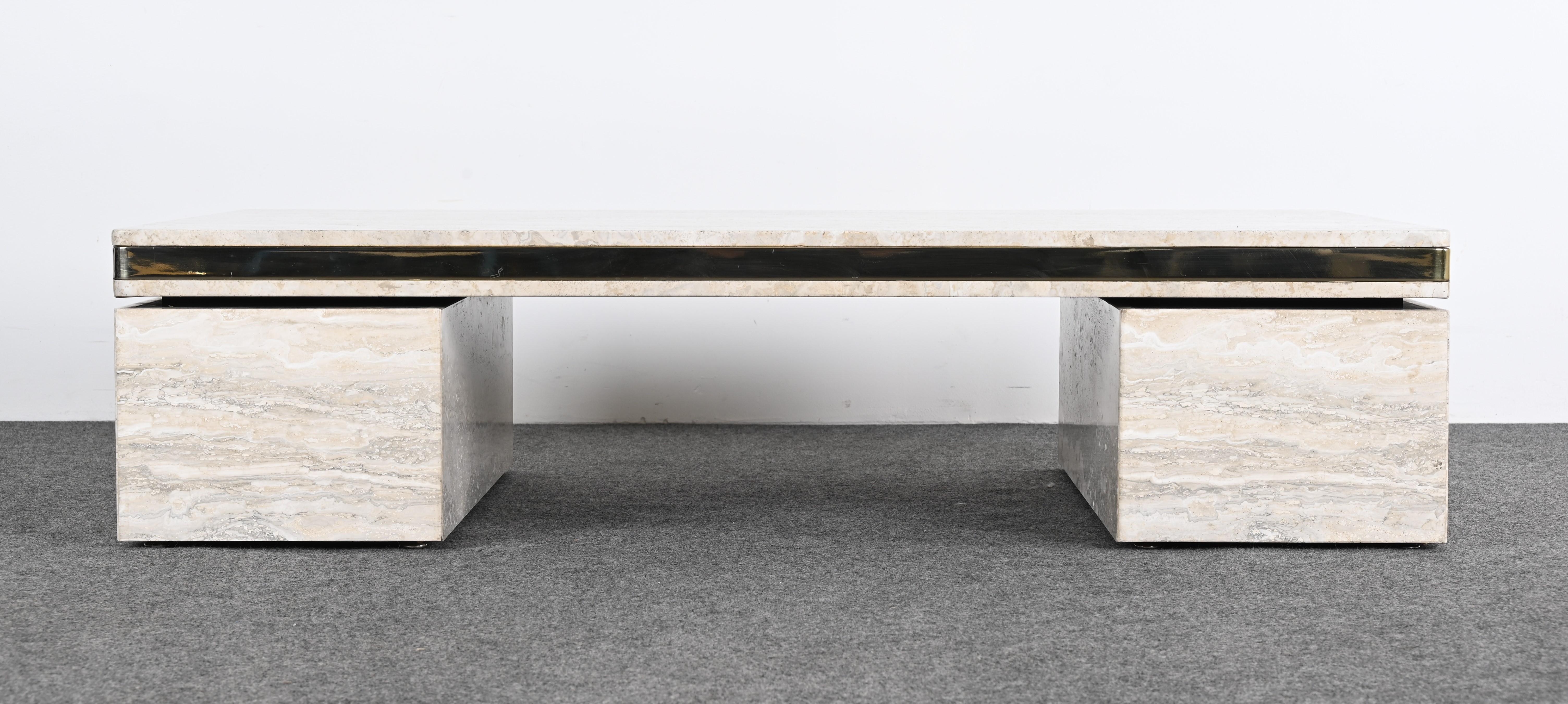 Minimaliste Table basse monumentale en travertin et acier inoxydable style Karl Springer en vente