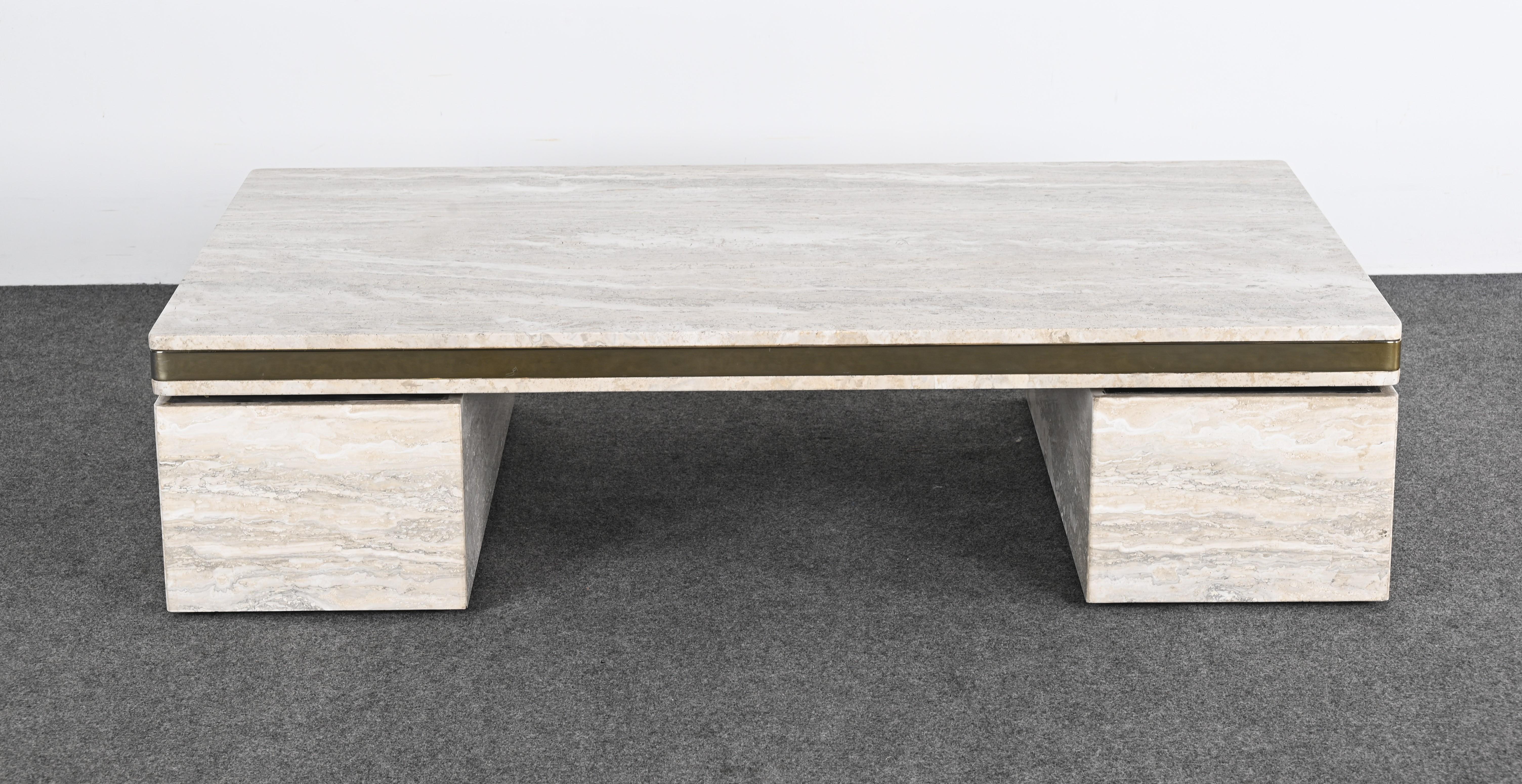 Américain Table basse monumentale en travertin et acier inoxydable style Karl Springer en vente