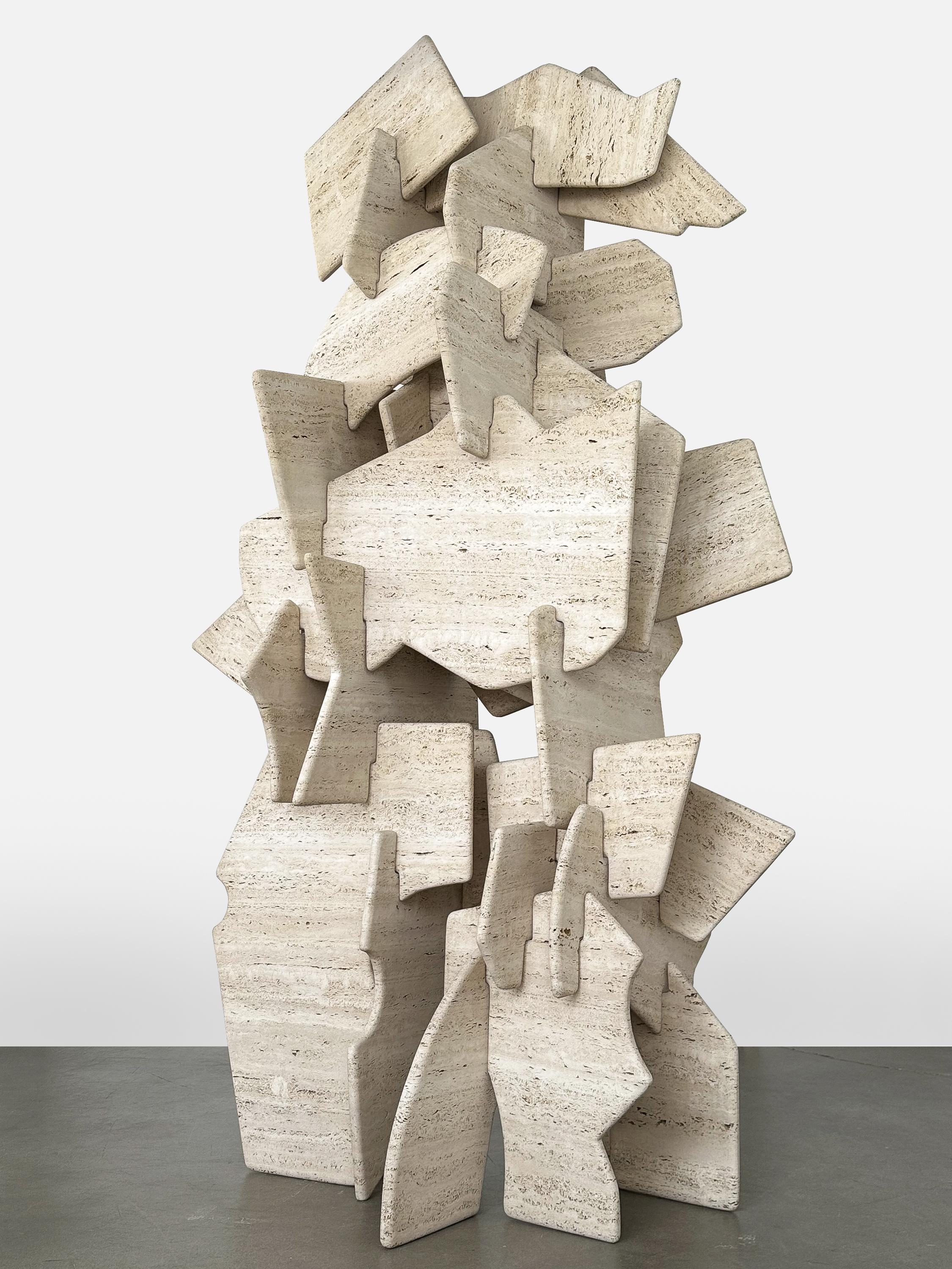 Monumentale Travertin-Skulptur „Matrix“ von Robert Winslow (Moderne) im Angebot
