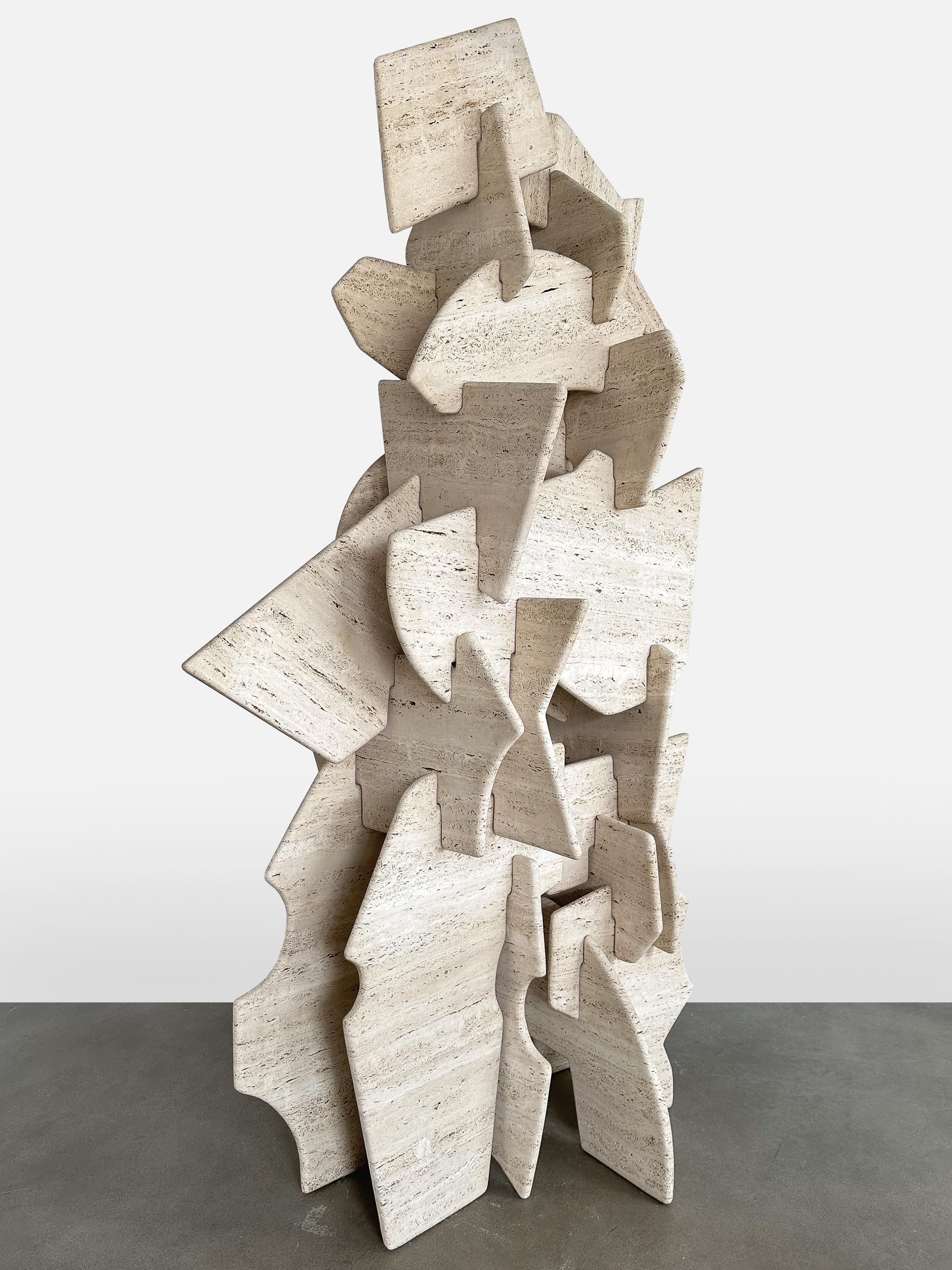 Monumentale Travertin-Skulptur „Matrix“ von Robert Winslow (Ende des 20. Jahrhunderts) im Angebot