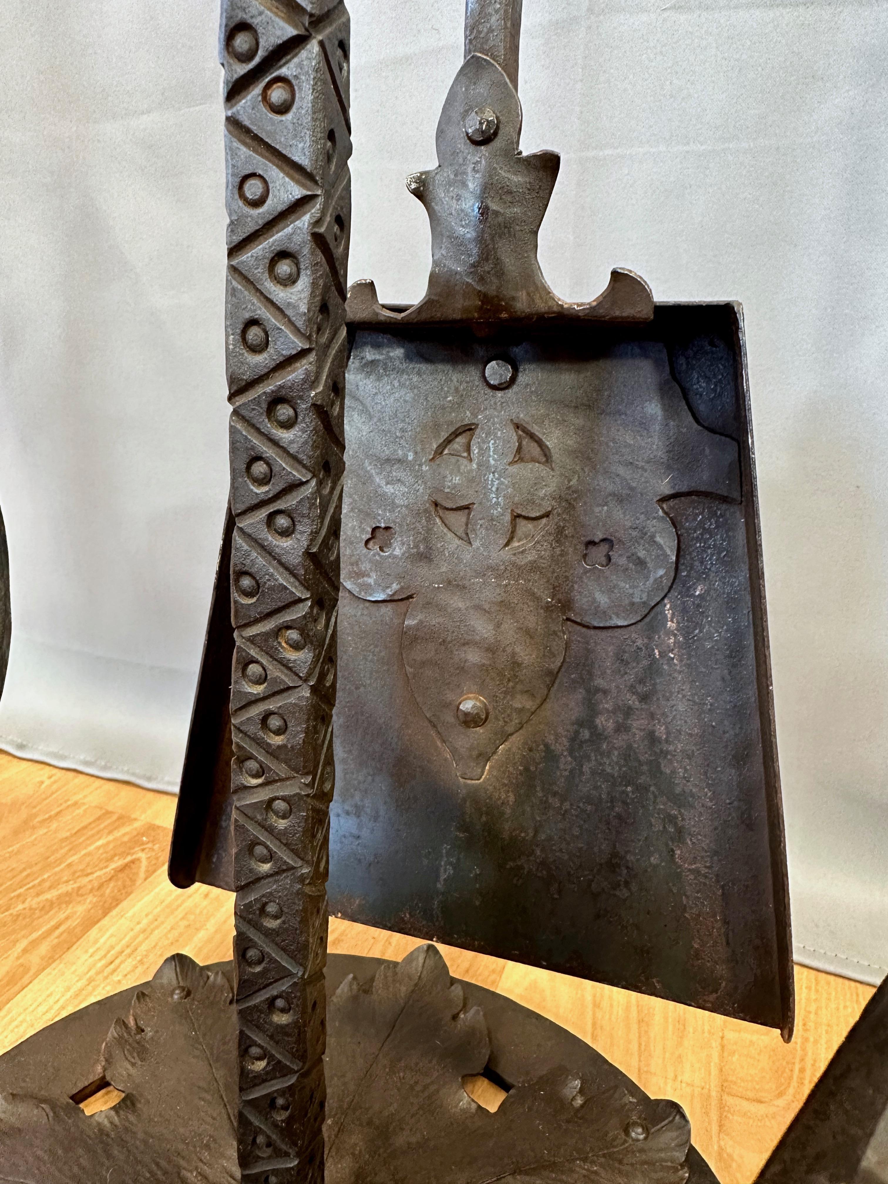 Monumental Tudor Arts and Crafts Wrought Iron Fireplace Tool Set, c. 1900 For Sale 5