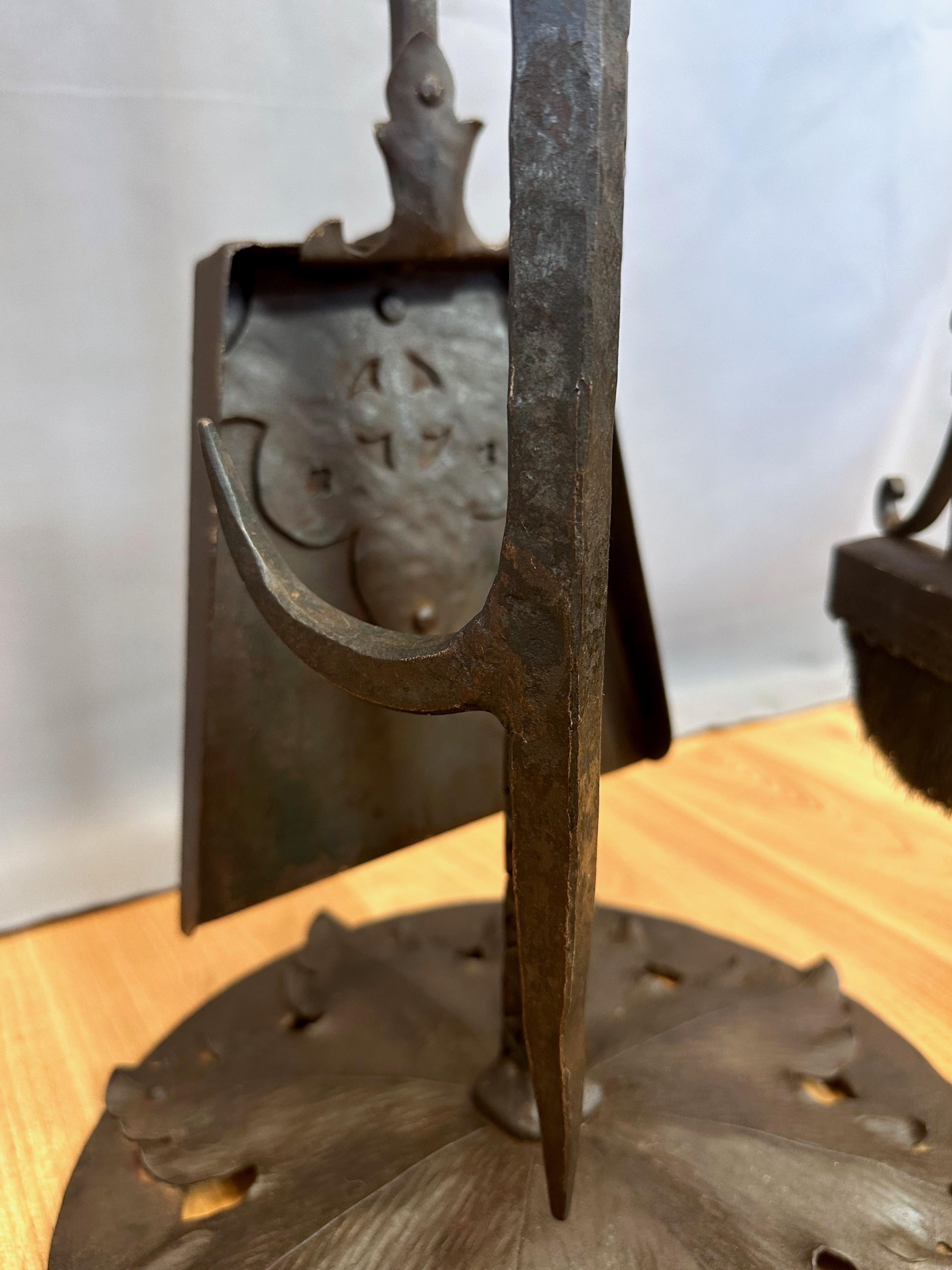 Monumental Tudor Arts and Crafts Wrought Iron Fireplace Tool Set, c. 1900 For Sale 4