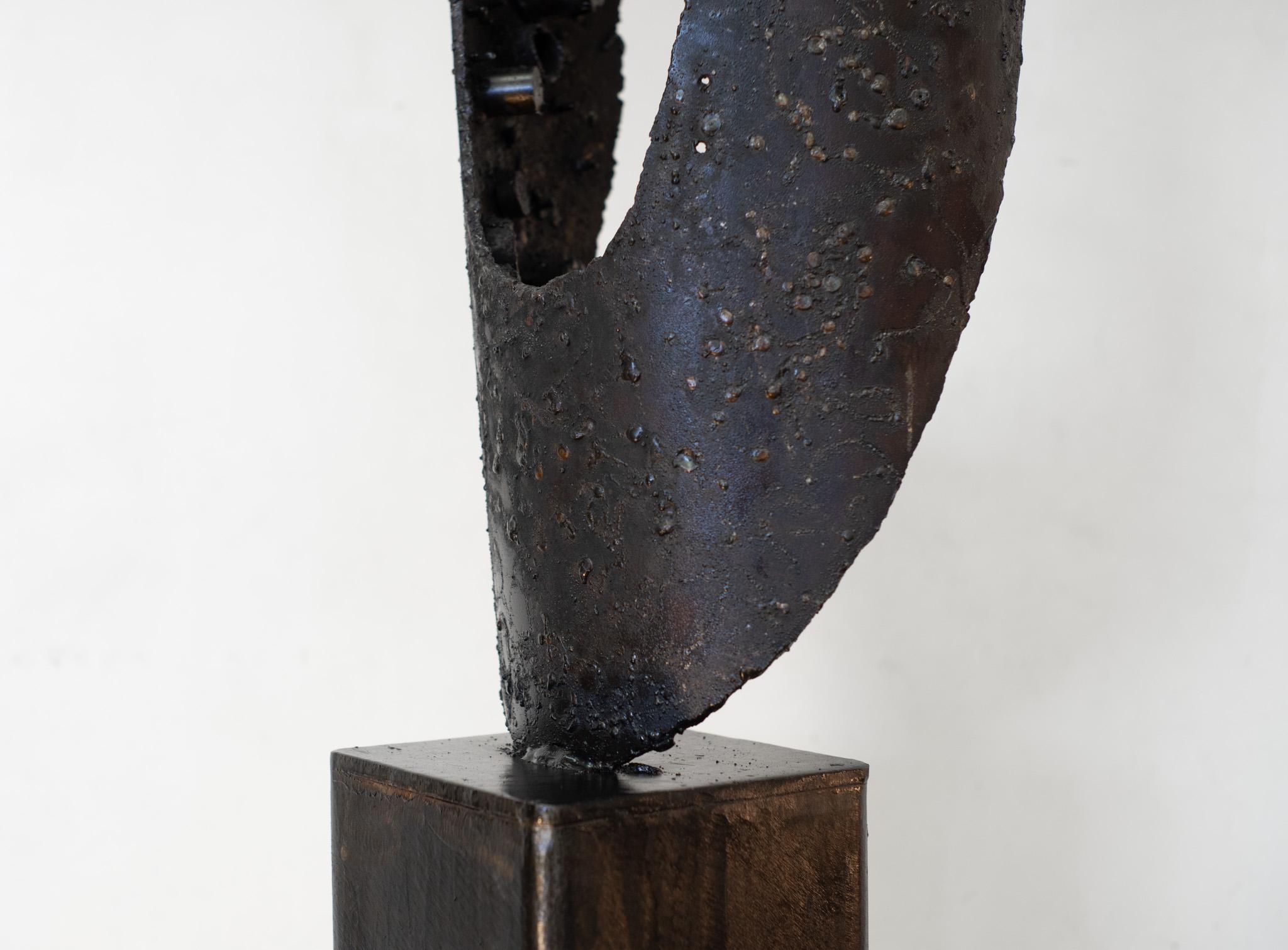 Escultura monumental y única de James Bearden de la serie de vacíos 