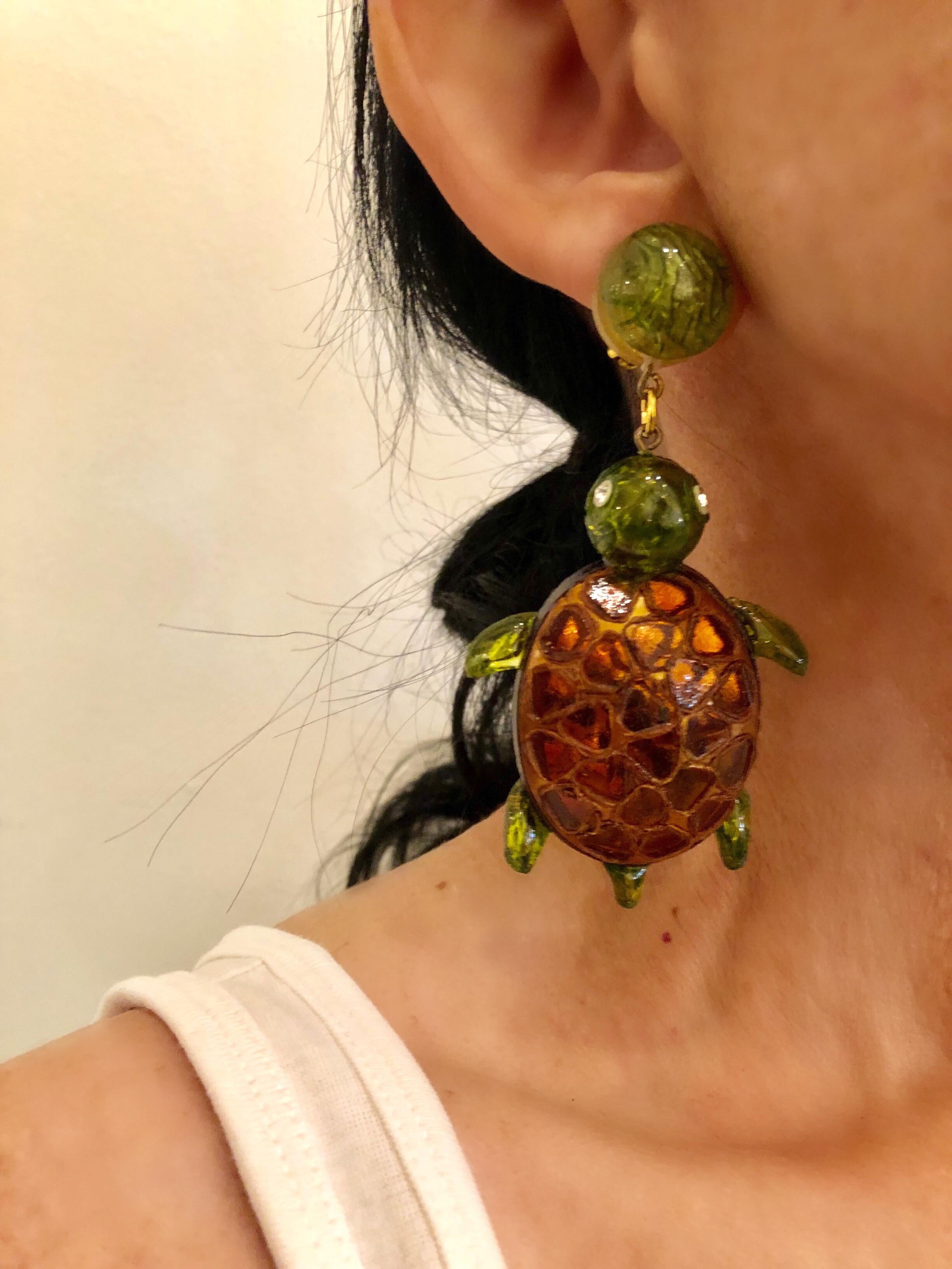 We are pleased to present this unique contemporary artisanal turtle chandelier statement clip-on earrings, handcrafted in Paris France by Cilea Paris. The bold and fashion current earrings are comprised of  enameline (resin and enamel)  and feature