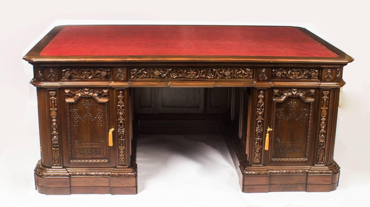 This is a magnificent 20th century copy of the Resolute Partners desk given by Queen Victoria to President Rutherford B. Hayes in 1880 and used by US presidents ever since.

This desk has been beautifully made by master craftsmen and features