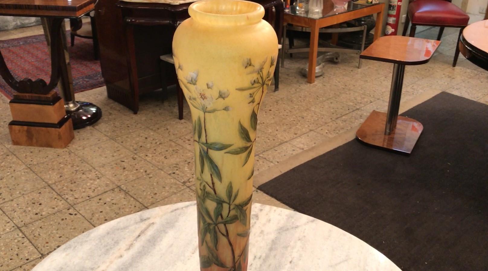 Vase monumental, signé Daum Nancy France, ( fleurs de cerisier) Style : Art nouveau en vente 7