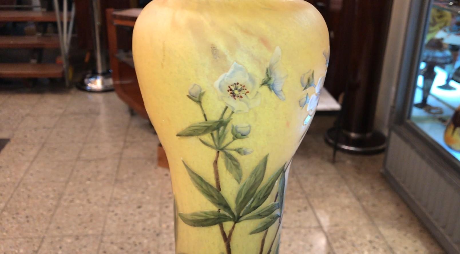 Monumentale Vase, signiert: Daum Nancy, Frankreich, ( Kirschblütenblüten) Stil: Jugendstil im Angebot 10
