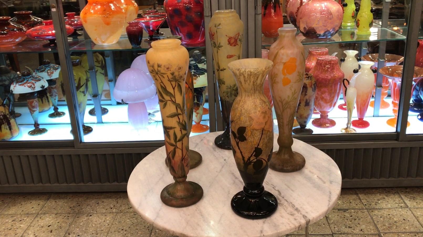 Monumentale Vase, signiert: Daum Nancy, Frankreich, ( Kirschblütenblüten) Stil: Jugendstil im Angebot 13
