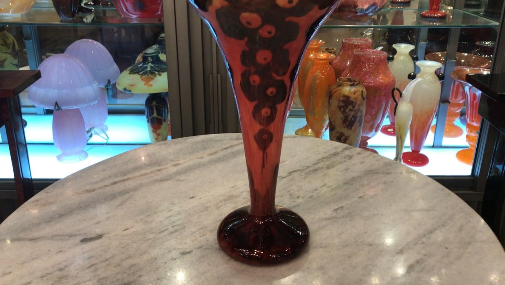 Vase Monumental Signe : Le Verre Francais ( Decoration Chene ) en vente 4
