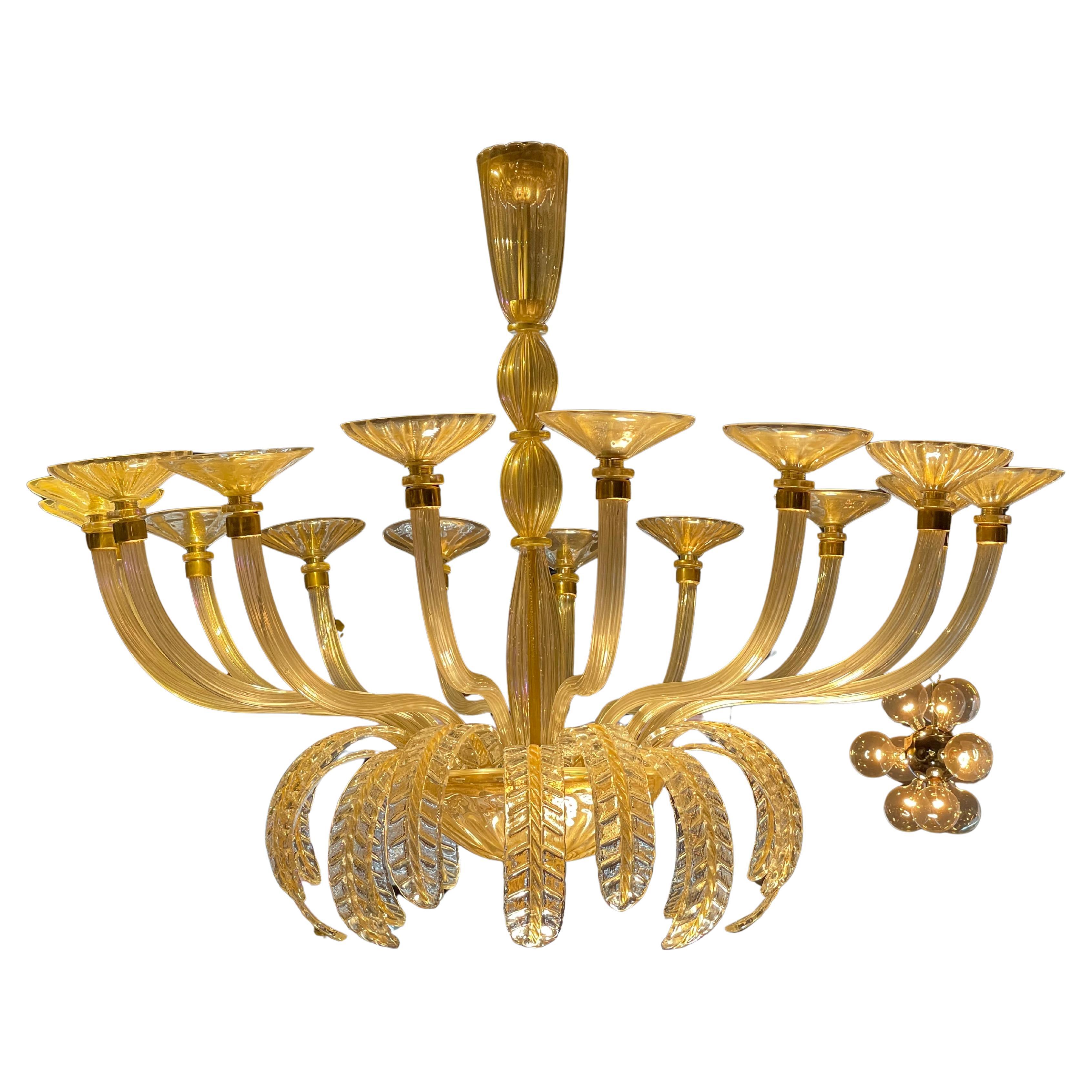 Monumentale  Lampadario veneziano a 16 bracci Barovier&Toso in vetro di Murano dorato, Italia, anni '50,, Misura 55