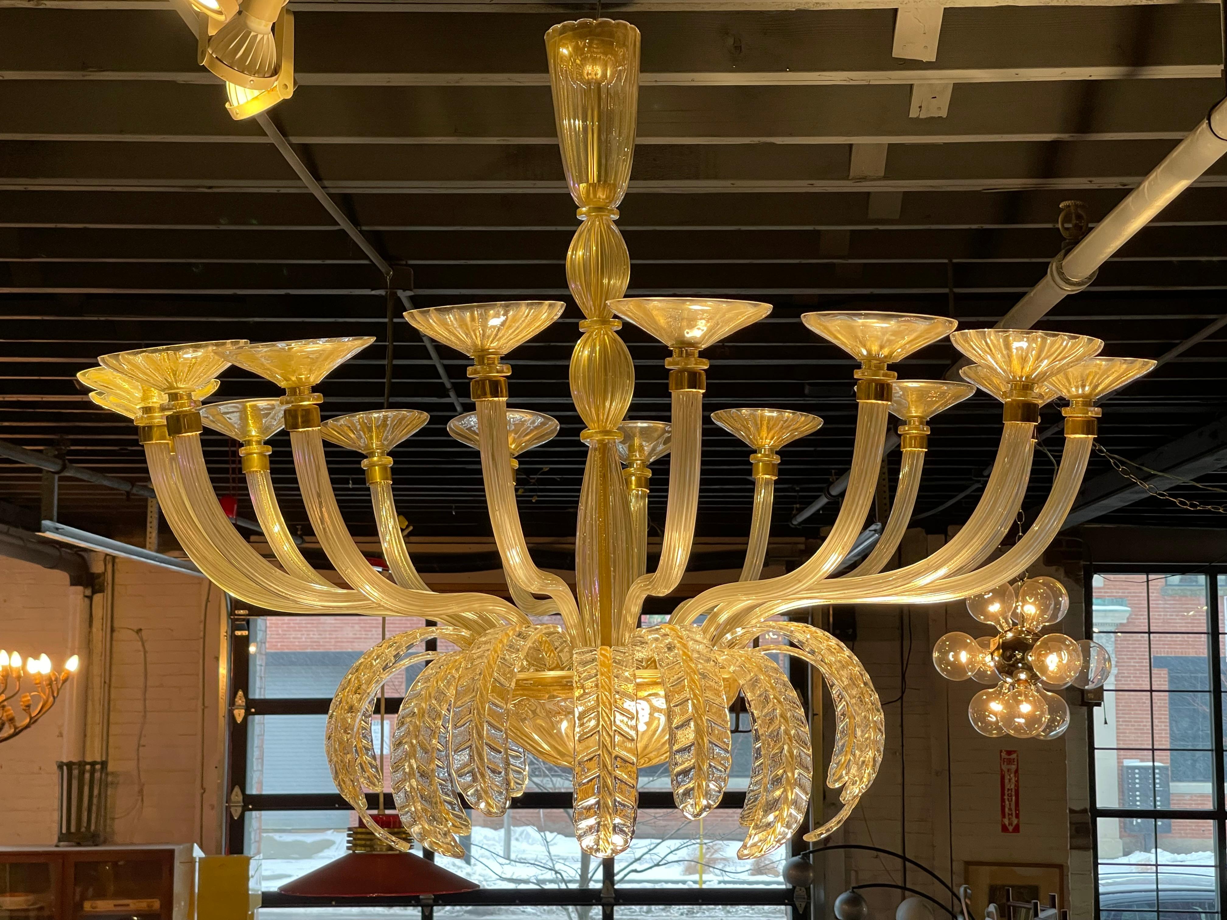 Mid-Century moderno Monumentale lampadario veneziano Barovier in vetro di Murano dorato, Italia, anni '50
