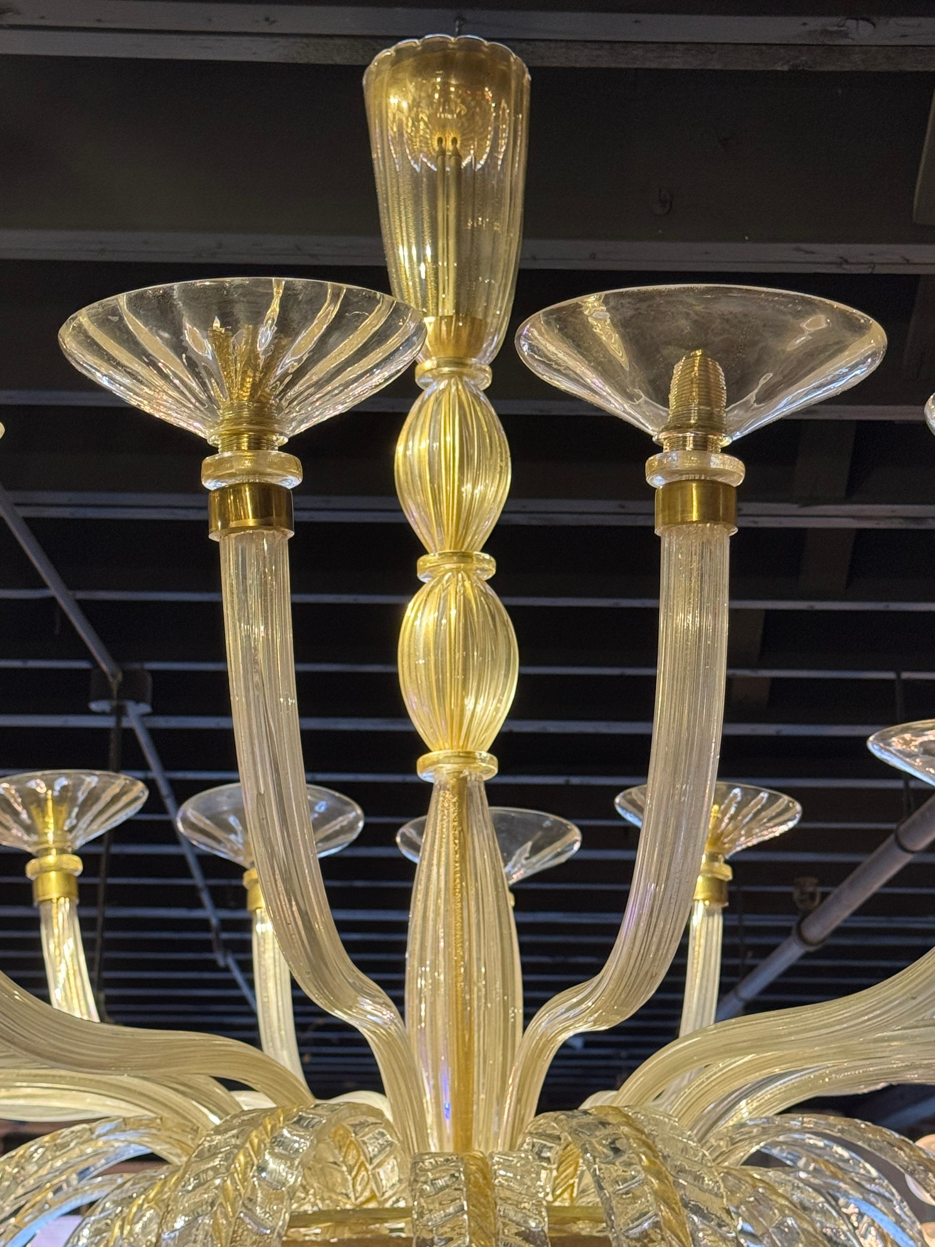Monumentale lampadario veneziano Barovier in vetro di Murano dorato, Italia, anni '50 In condizioni ottime a Buffalo, NY