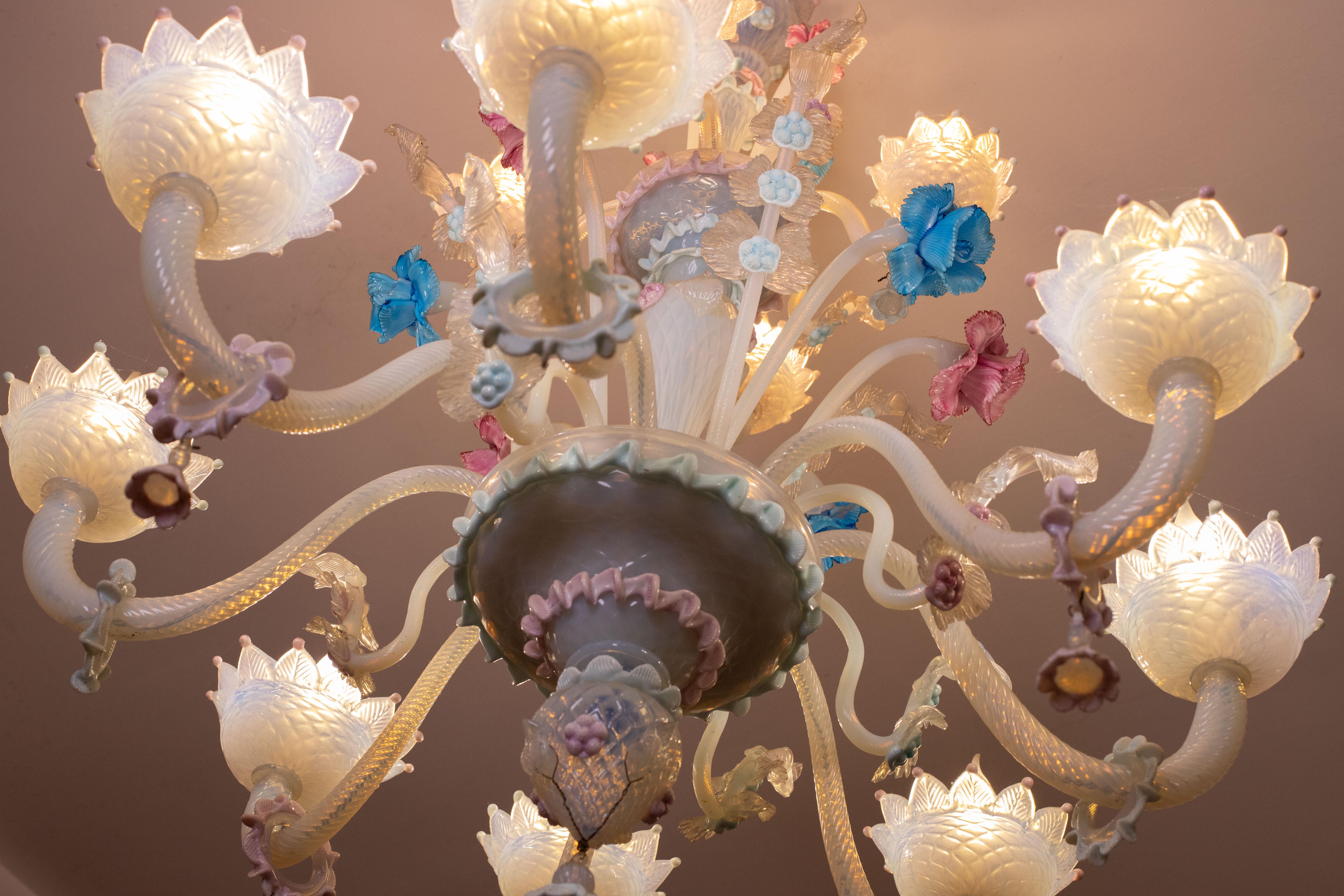 Monumental lustre Murano à fleurs vénitiennes, 12 bras de lumière, années 1950 en vente 2